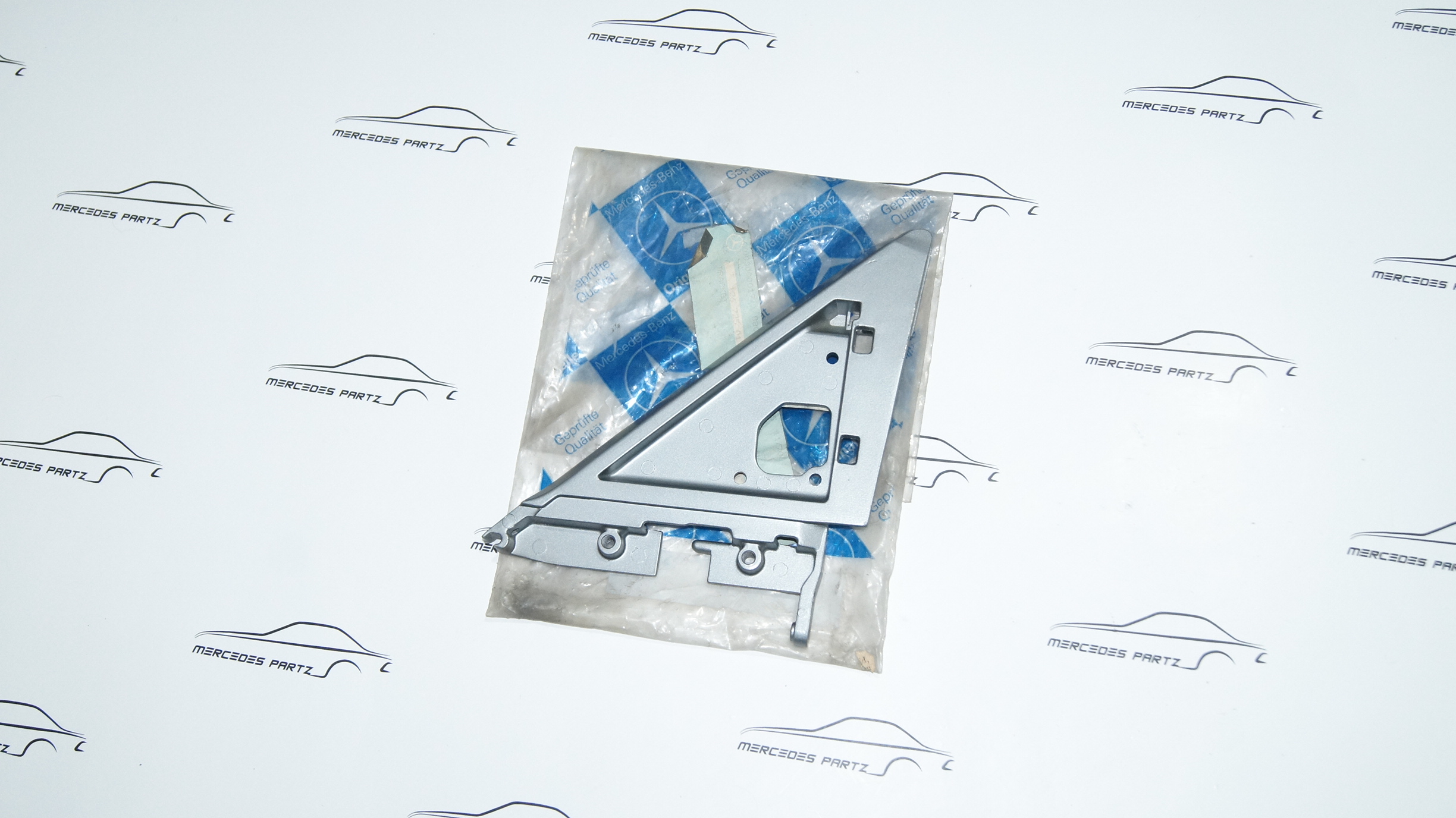 W126 coupe C126 left window bracket Genuine Mercedes Part W126 coupe C126 left window bracket Genuine Mercedes Part