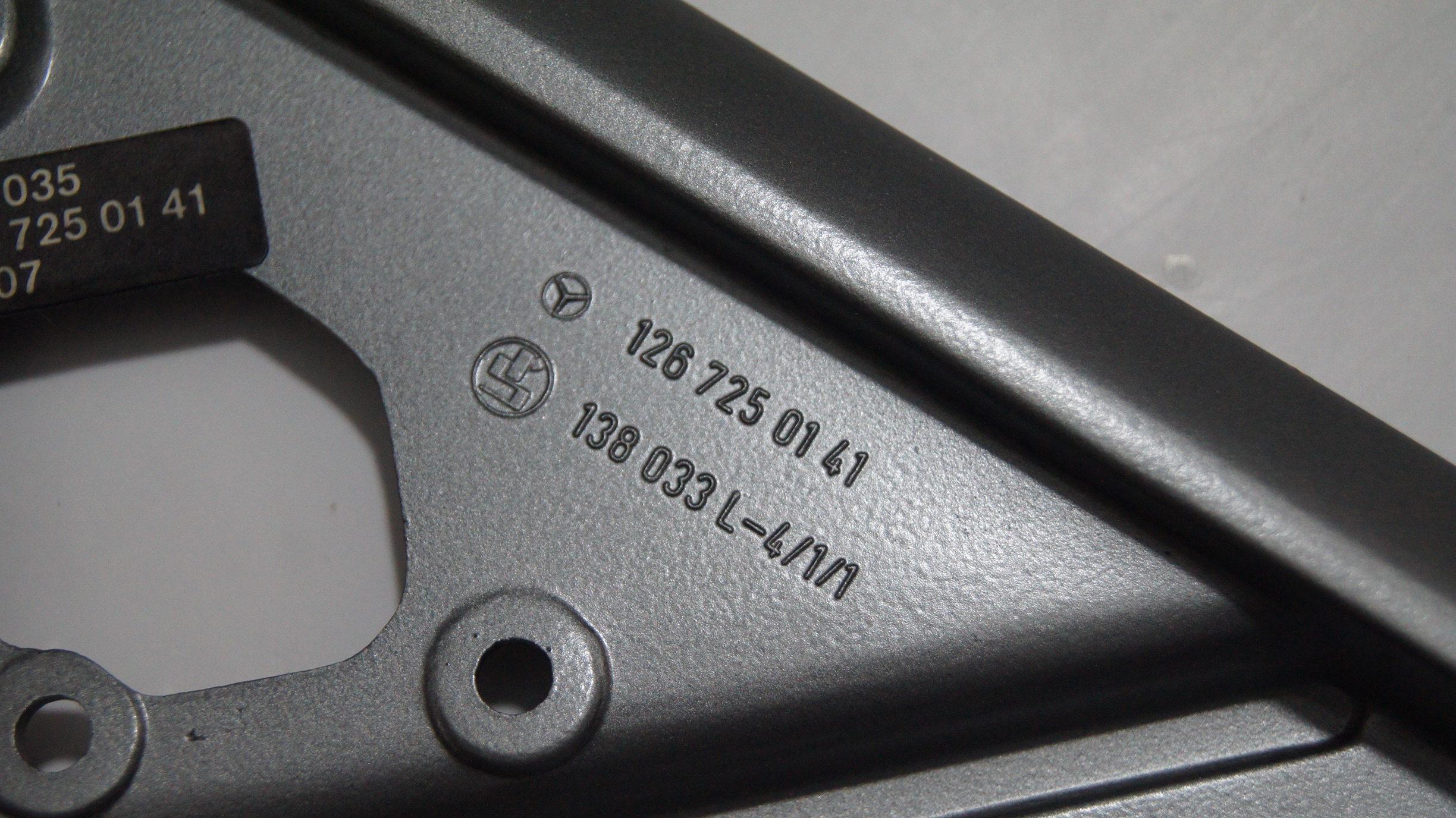 W126 coupe C126 left window bracket Genuine Mercedes Part W126 coupe C126 left window bracket Genuine Mercedes Part