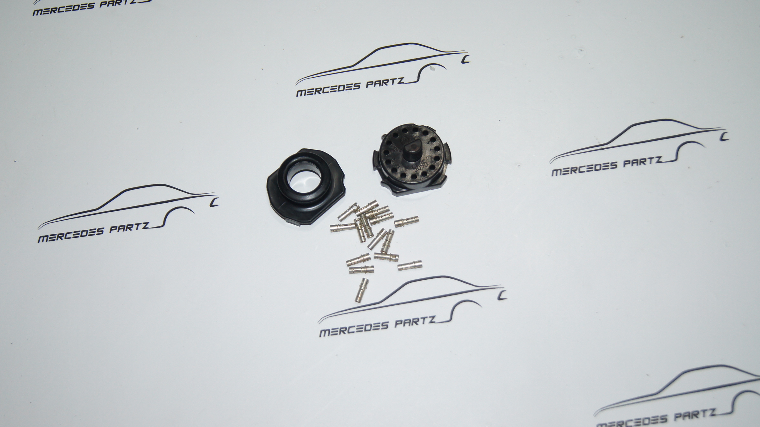 W107 W108 W109 W111 W114 W115 W116 instrument cluster 15 pole plug Genuine Mercedes Part W107 W108 W109 W111 W114 W115 W116 instrument cluster 15 pole plug Genuine Mercedes Part