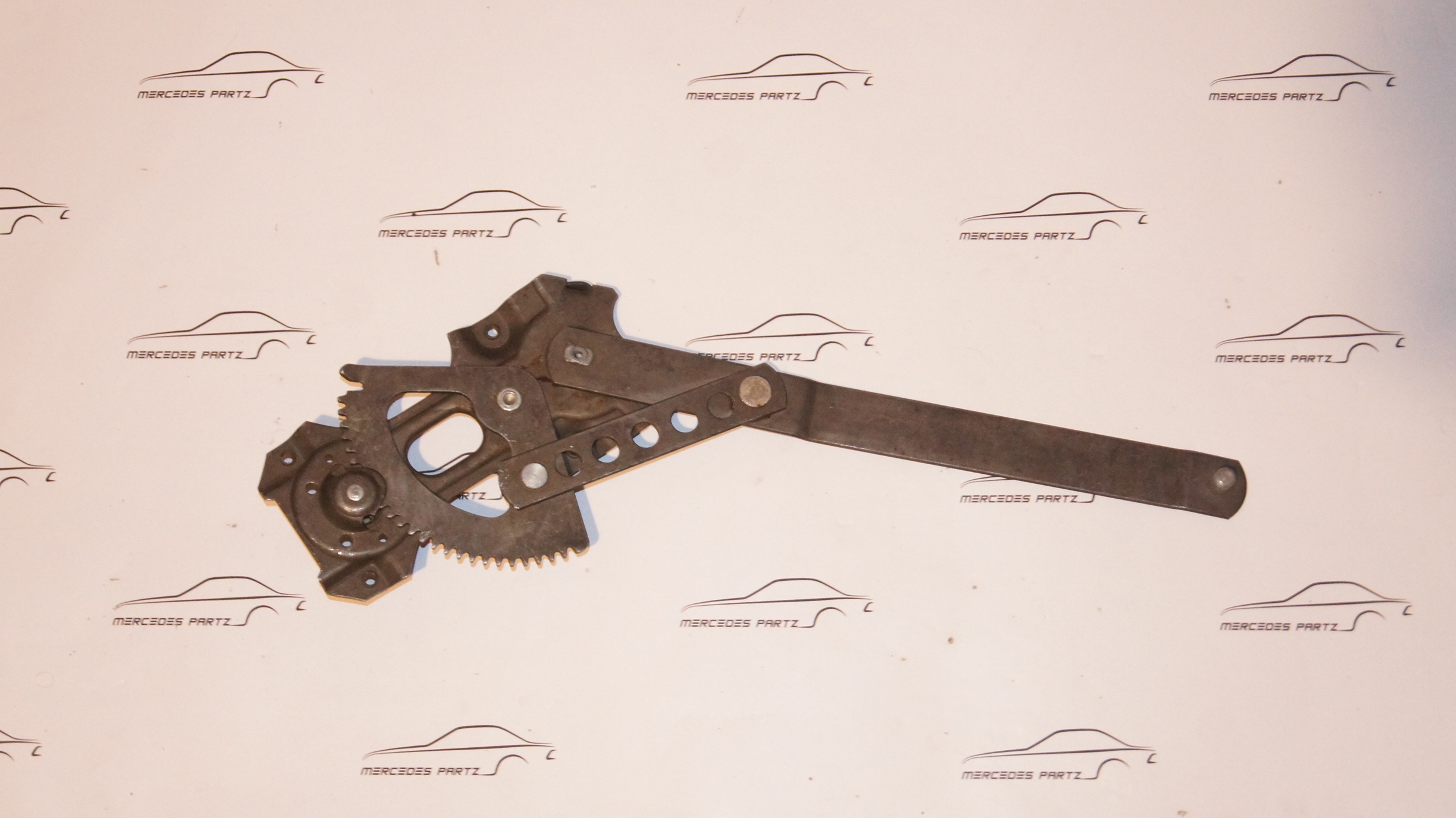 W115 W114 front right window regulator Genuine Mercedes Part W115 W114 front right window regulator Genuine Mercedes Part
