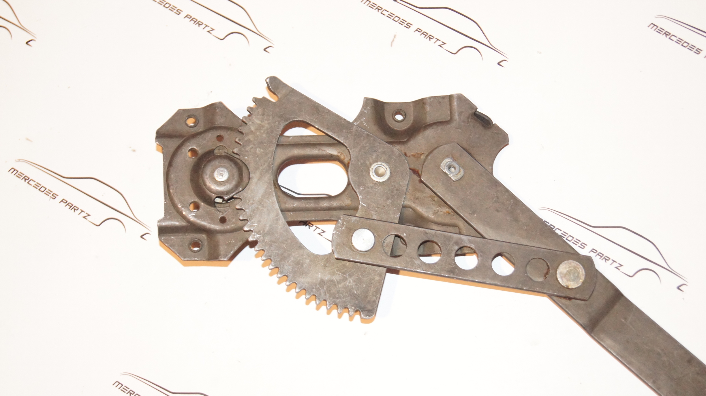 W115 W114 front right window regulator Genuine Mercedes Part W115 W114 front right window regulator Genuine Mercedes Part