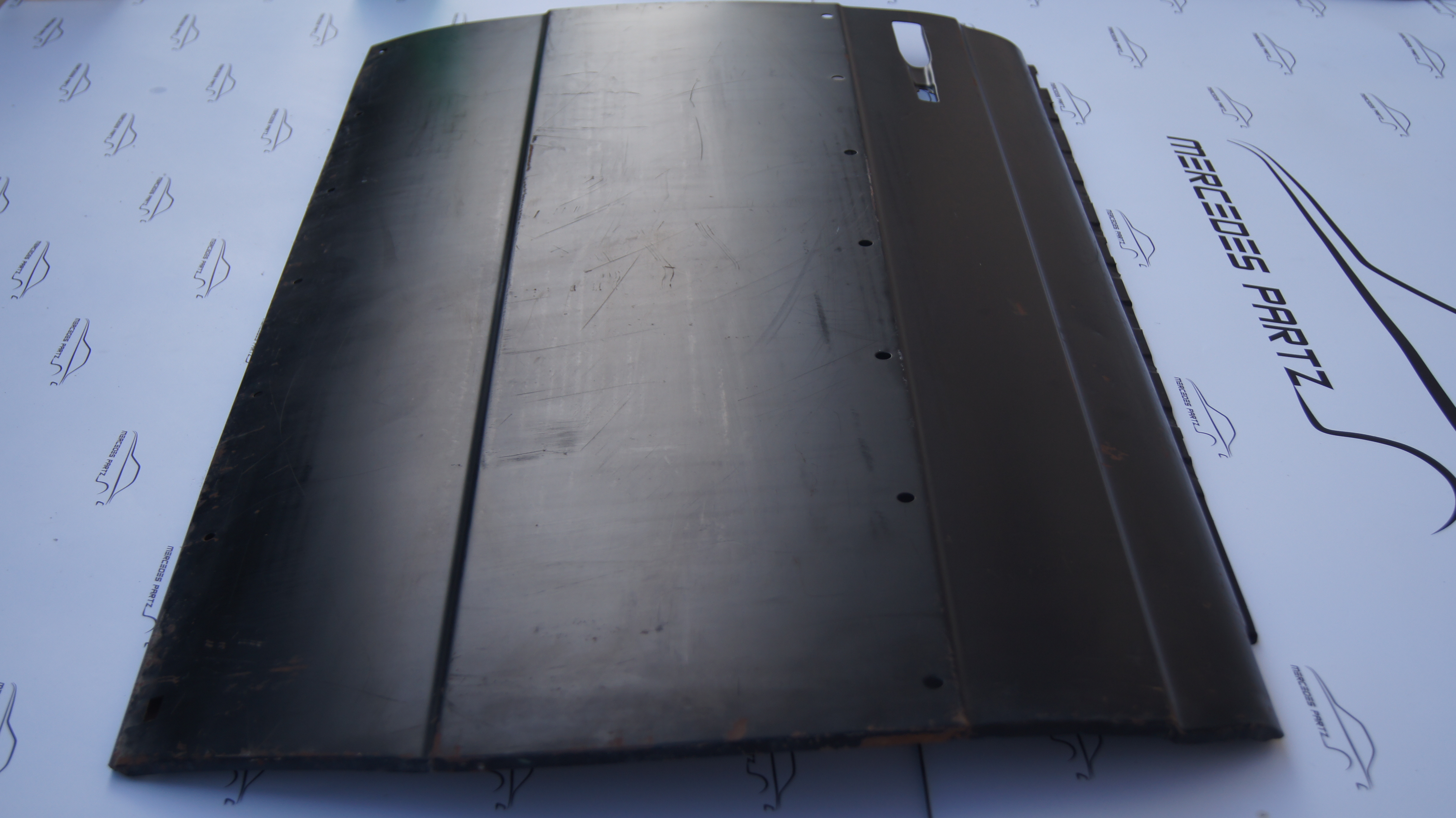 W123 right front door panelling Genuine Mercedes Part W123 right front door panelling Genuine Mercedes Part