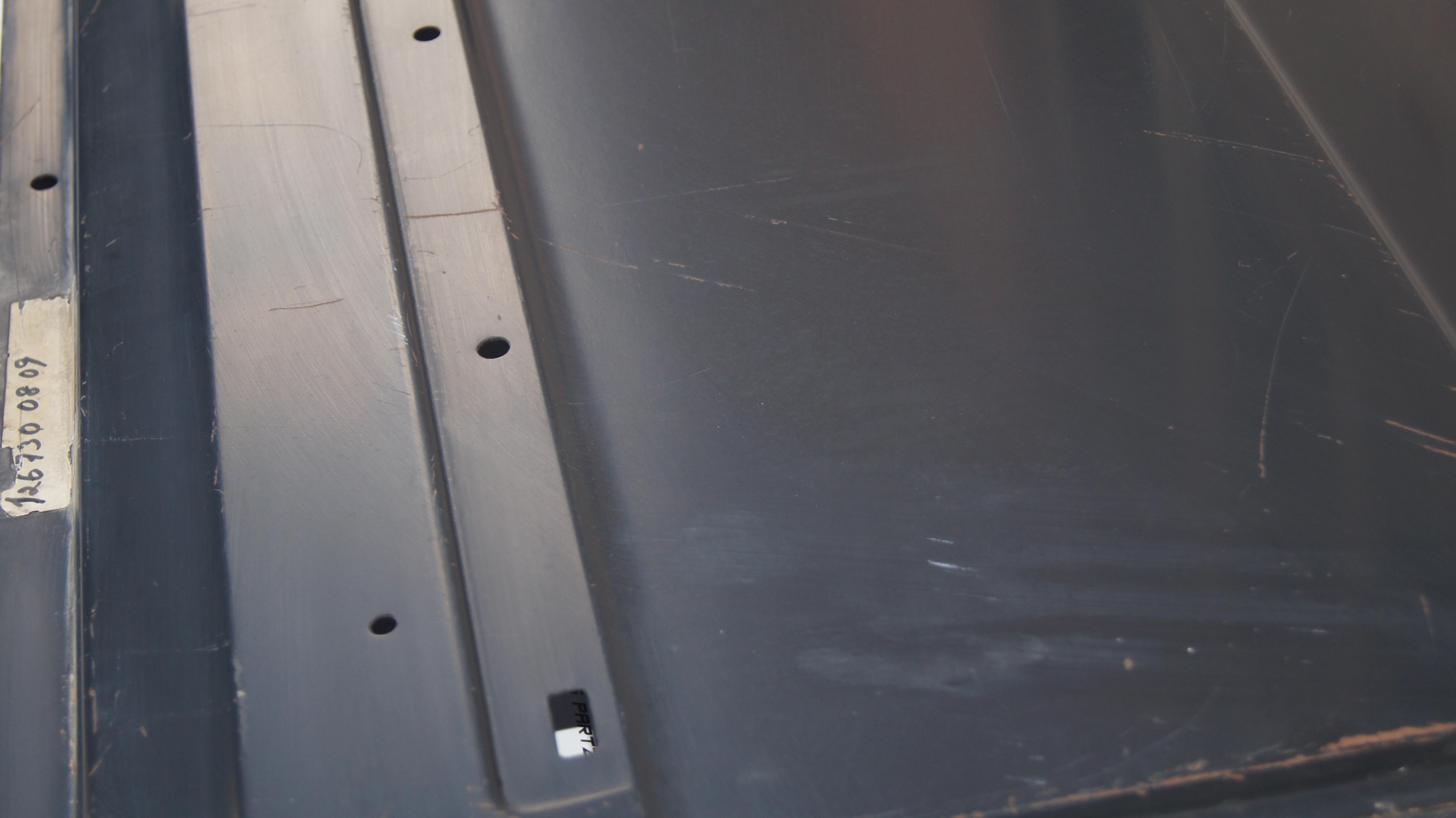 W126 LWB rear right door panelling Genuine Mercedes Part W126 LWB rear right door panelling Genuine Mercedes Part