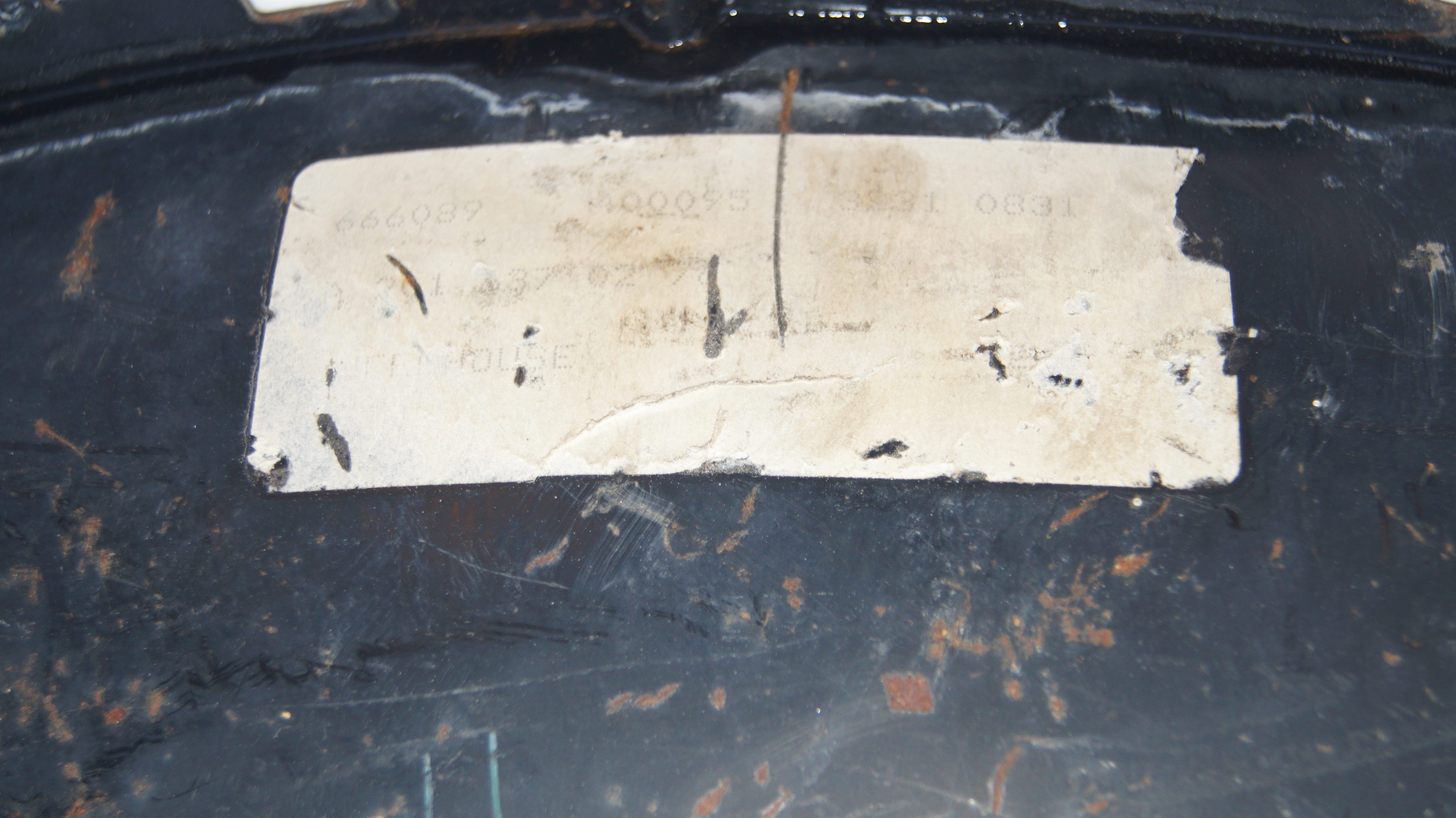 A2016370276 W201 rear outside right wheel house Genuine Mercedes Part A2016370276 W201 rear outside right wheel house Genuine Mercedes Part