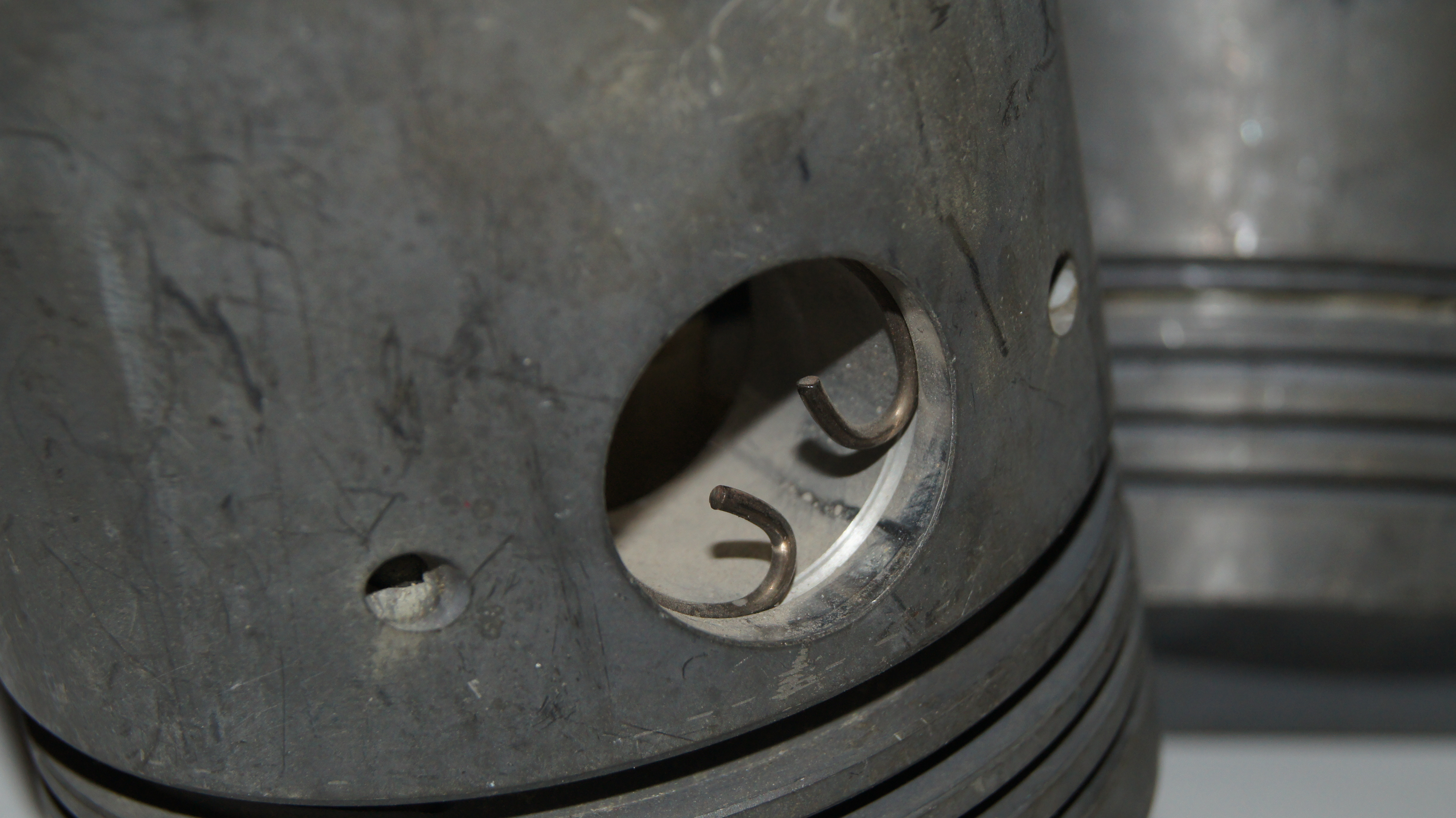 M186 / M189 / M198 piston set 1.5 repair size 86.50mm 86.46mm without pin and ring M186 M186 / M189 / M198 piston set 1.5 repair size 86.50mm 86.46mm without pin and ring M186