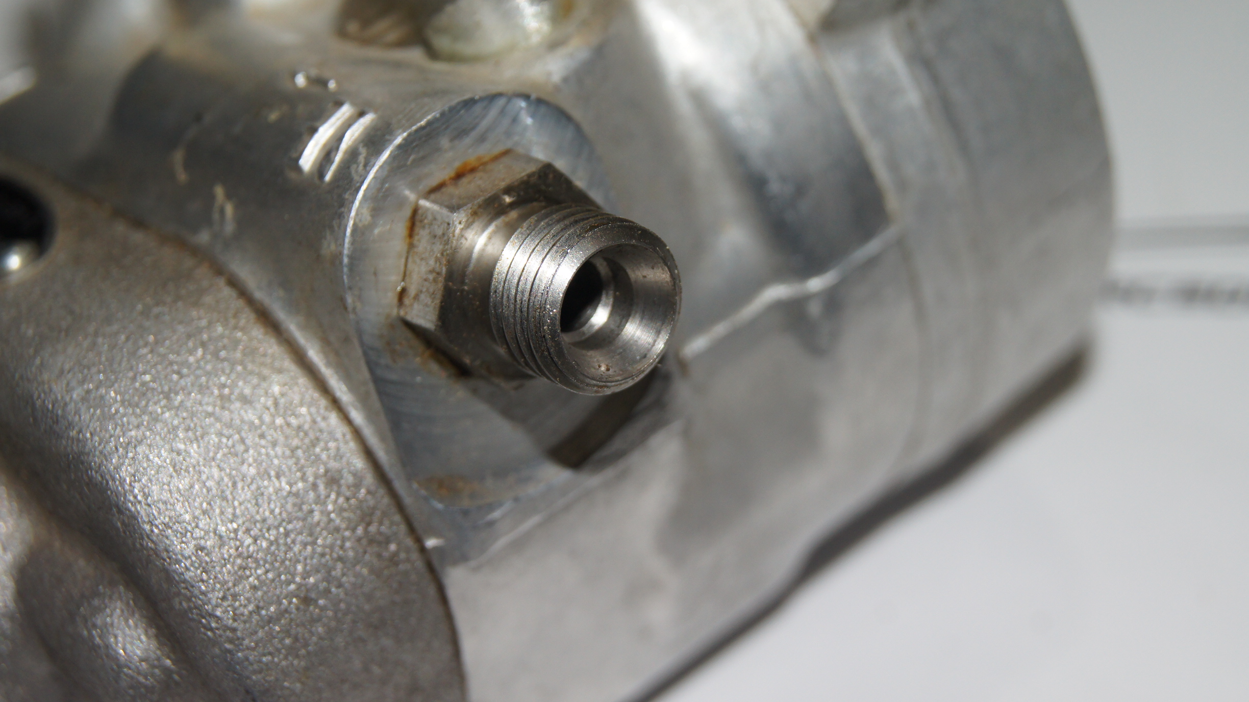 W100 suspension pressure regulator valve block Bosch W100 suspension pressure regulator valve block Bosch