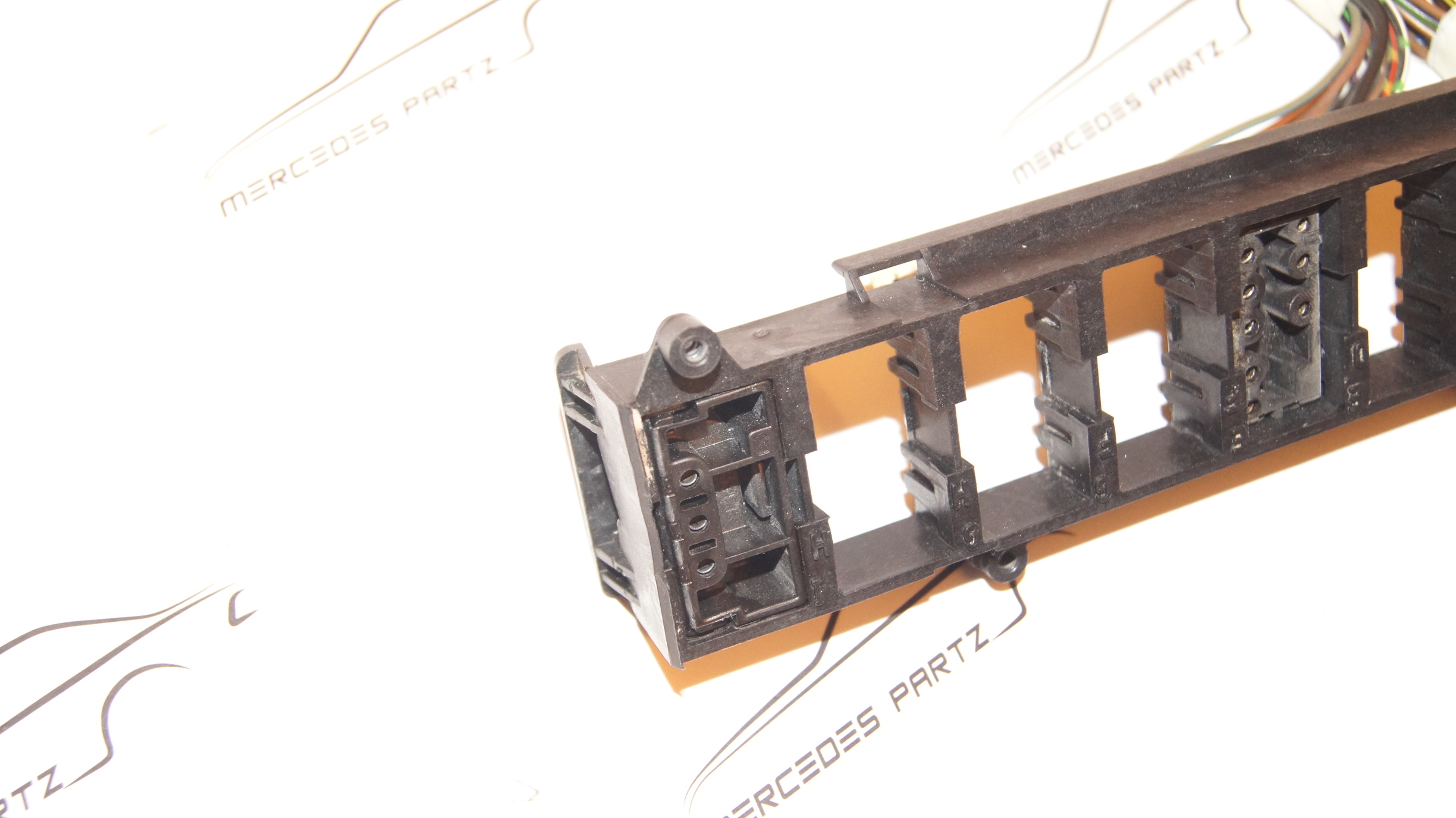 A1248210071 W124 ledge switch to instrument panel (used) Genuine Mercedes Part A1248210071 W124 ledge switch to instrument panel (used) Genuine Mercedes Part