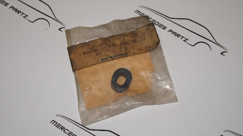 A0008241217 W201 W126 W210 wiper system bosch bushing Genuine Mercedes Part A0008241217 W201 W126 W210 wiper system bosch bushing Genuine Mercedes Part