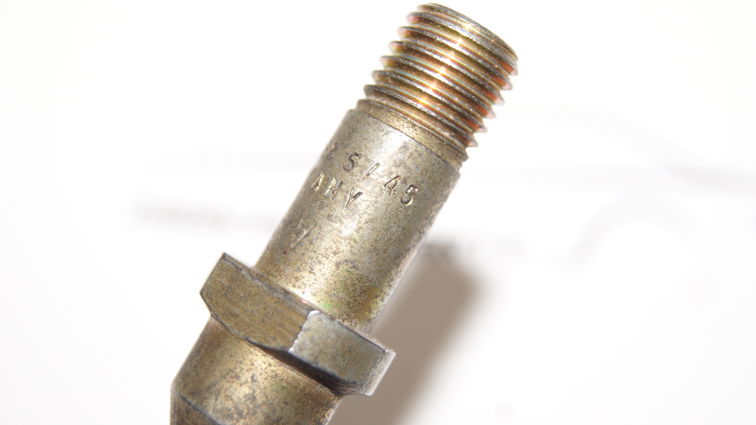 A0000780195 M127 injector nozzle Genuine Mercedes Part A0000780195 M127 injector nozzle Genuine Mercedes Part