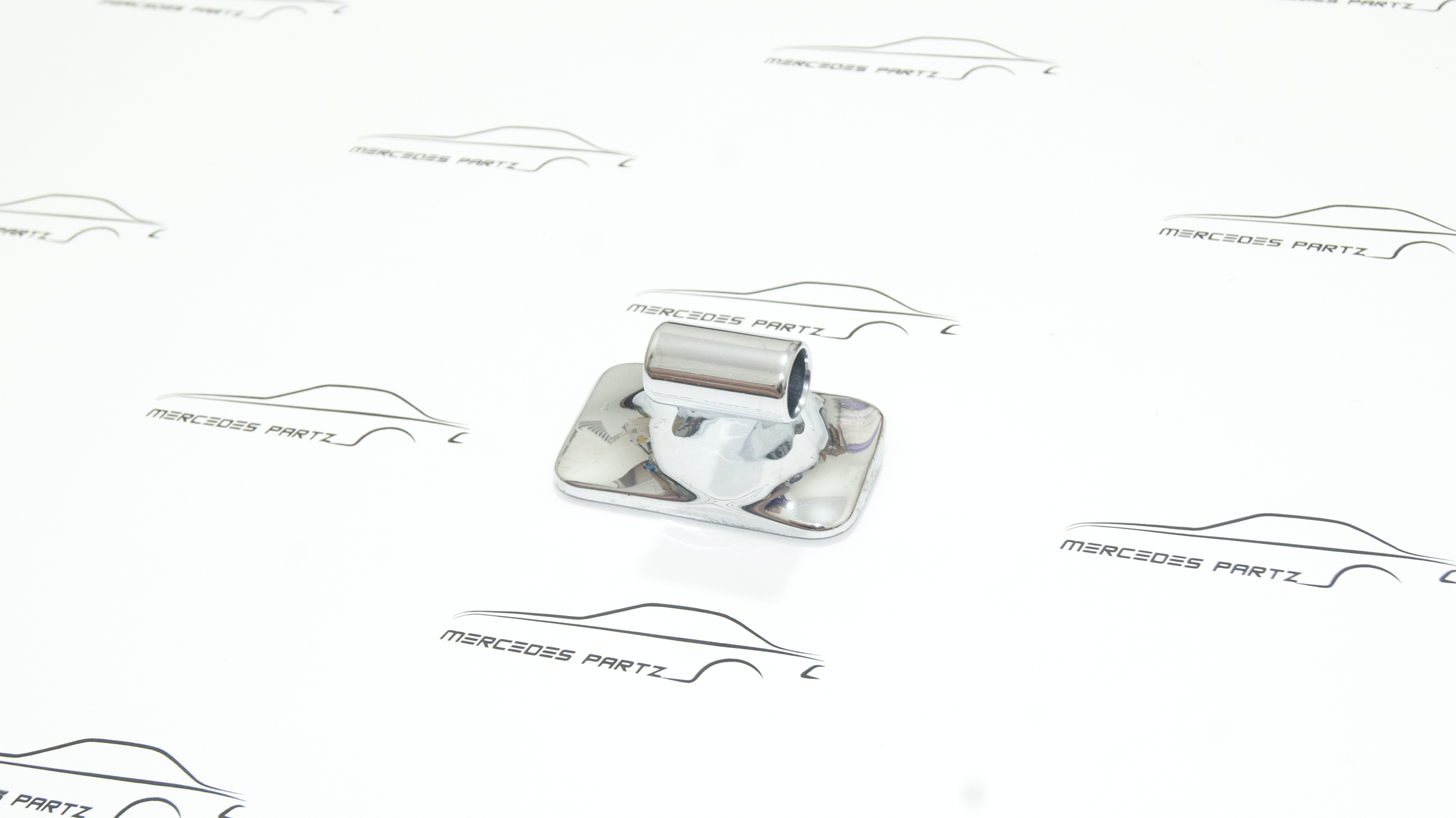 W123 estate S123 left central roof railing bracket Genuine Mercedes Part W123 estate S123 left central roof railing bracket Genuine Mercedes Part