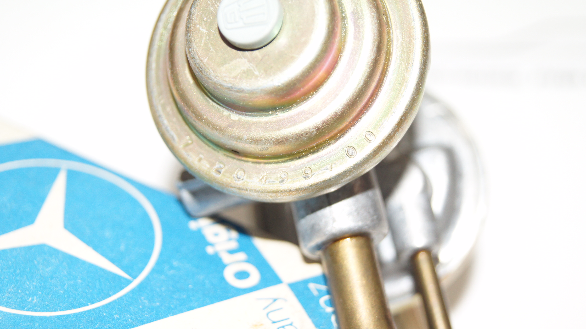 M110 M123 Carburetor fuel return valve Genuine Mercedes Part M110 M123 Carburetor fuel return valve Genuine Mercedes Part