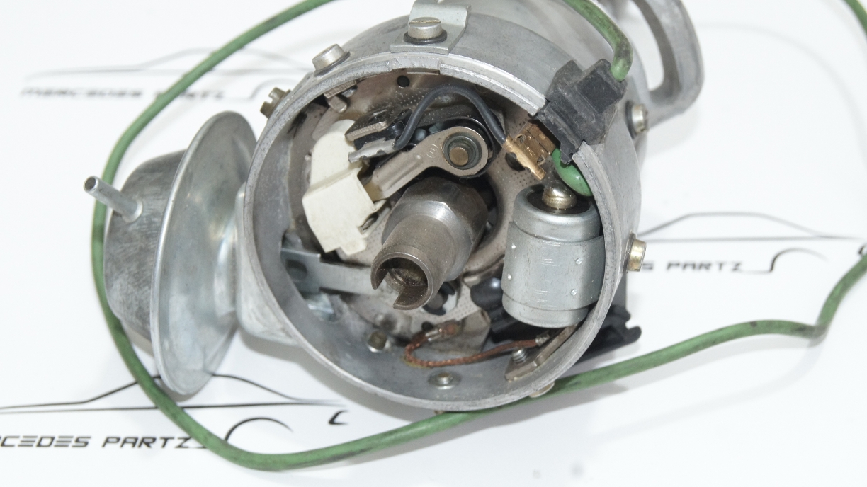 M110 D-Jetronic ignition distributor Genuine Mercedes Part M110 D-Jetronic ignition distributor Genuine Mercedes Part