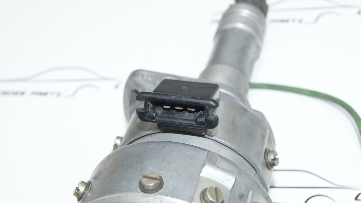 M110 D-Jetronic ignition distributor Genuine Mercedes Part M110 D-Jetronic ignition distributor Genuine Mercedes Part
