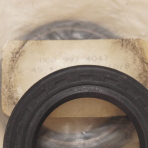 M110 M116 M117 M123 M130 M180 Crankshaft seal ring M110