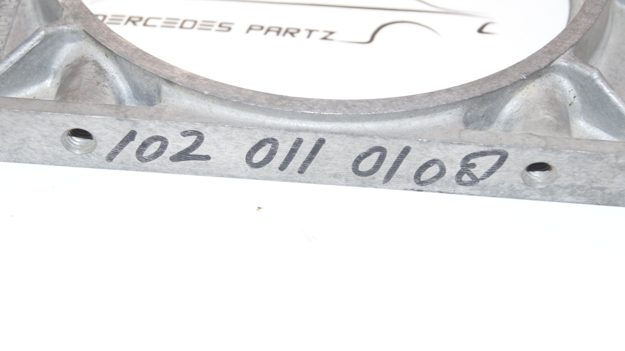 M102 crankshaft rear sealing cover Genuine Mercedes Part M102 crankshaft rear sealing cover Genuine Mercedes Part