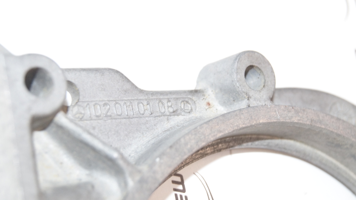 M102 crankshaft rear sealing cover Genuine Mercedes Part M102 crankshaft rear sealing cover Genuine Mercedes Part