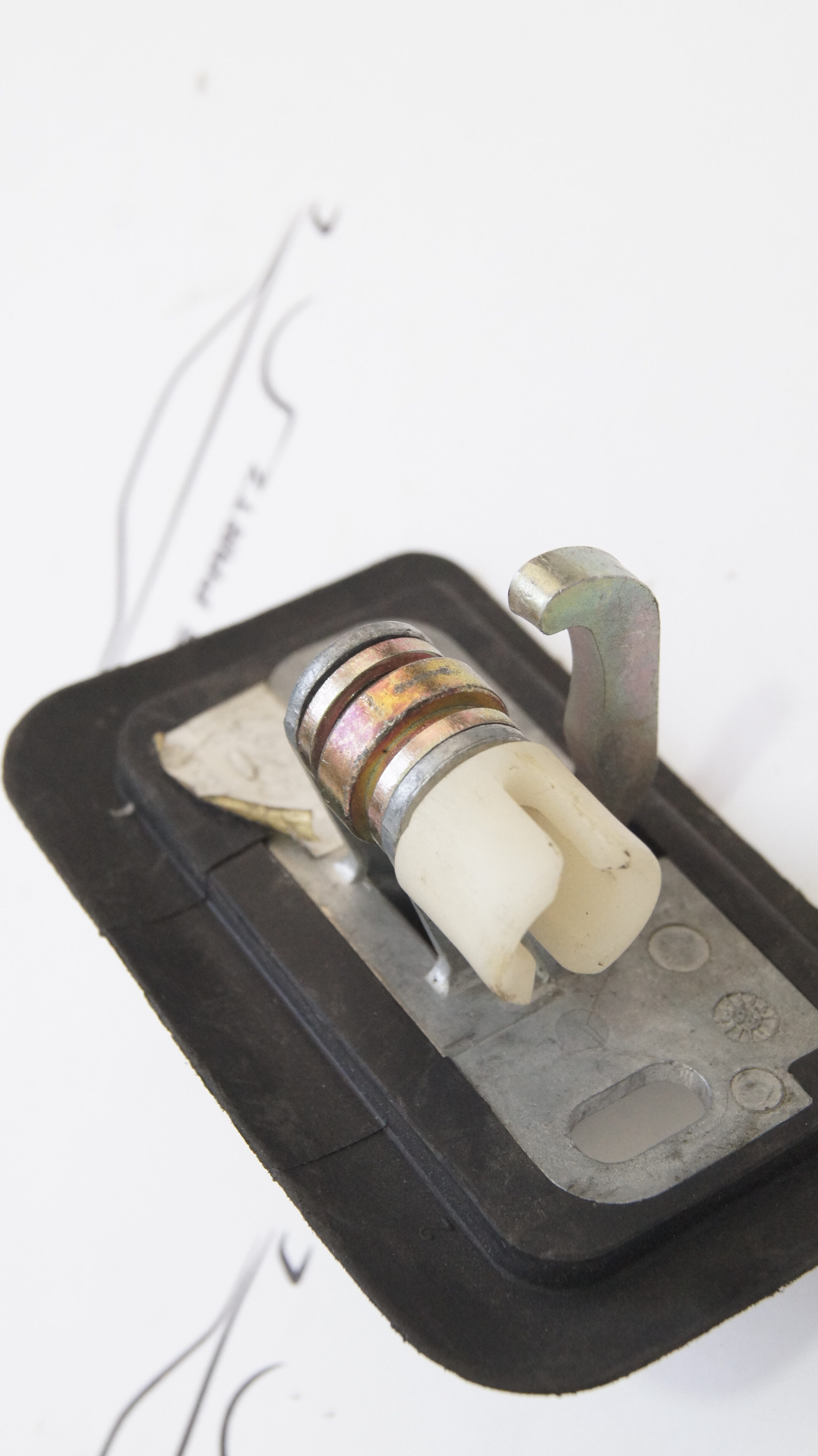 W202 rear lid trunk right closure lock mercedespartz