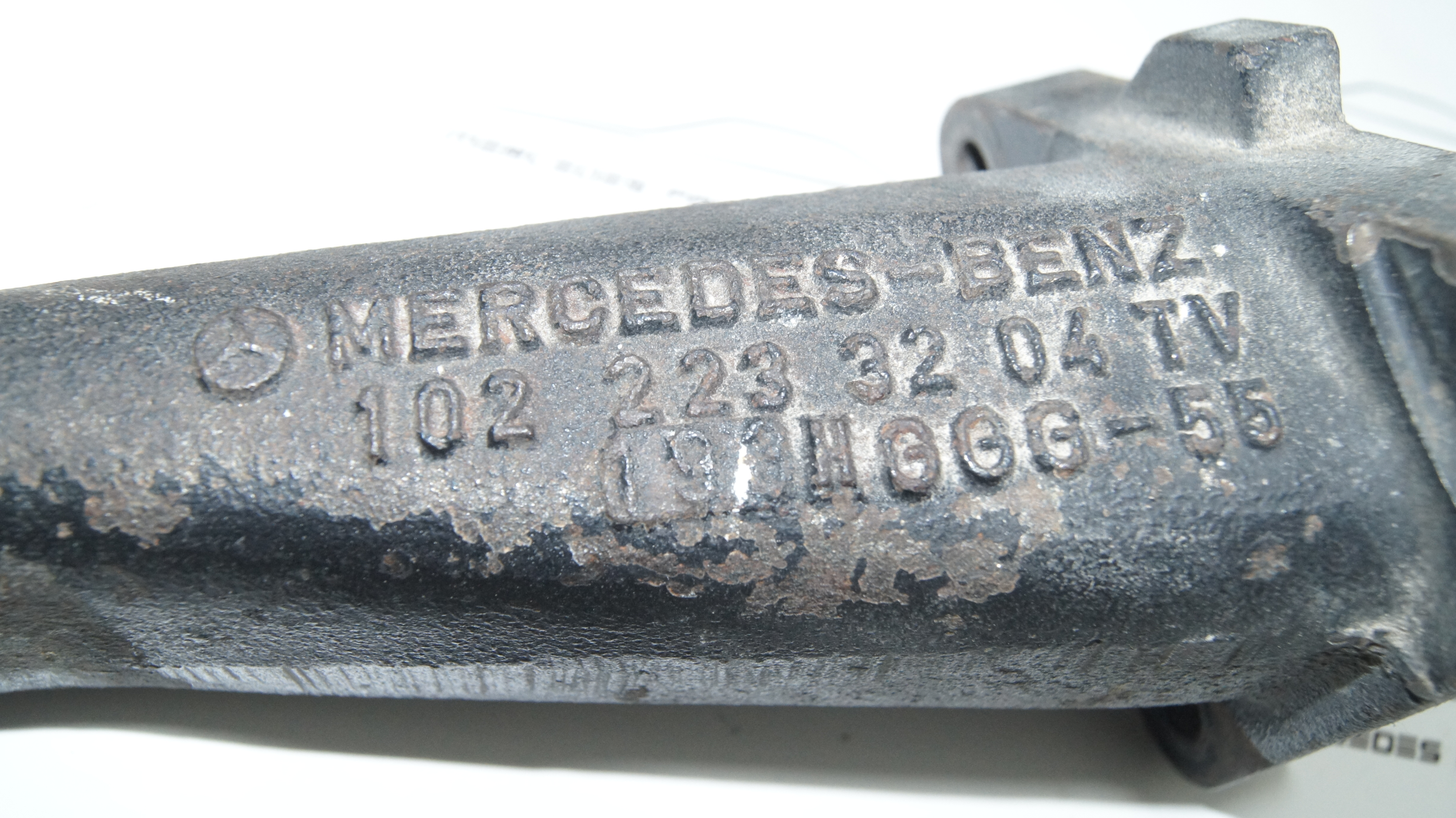 M102 right engine mount Genuine Mercedes Part M102 right engine mount Genuine Mercedes Part