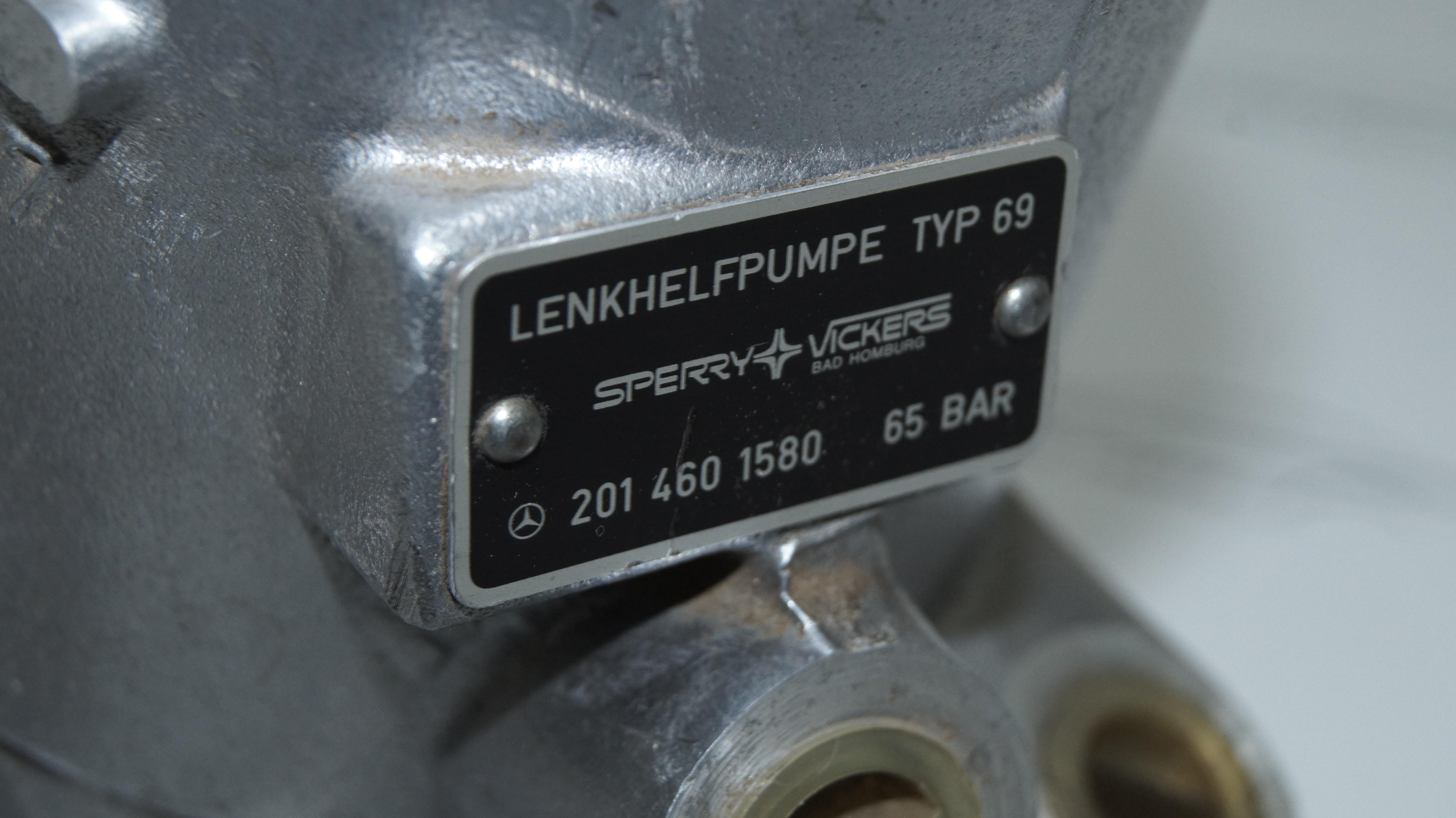 W201 W124 hydraulic pump NEW NOS Genuine Mercedes Part W201 W124 hydraulic pump NEW NOS Genuine Mercedes Part