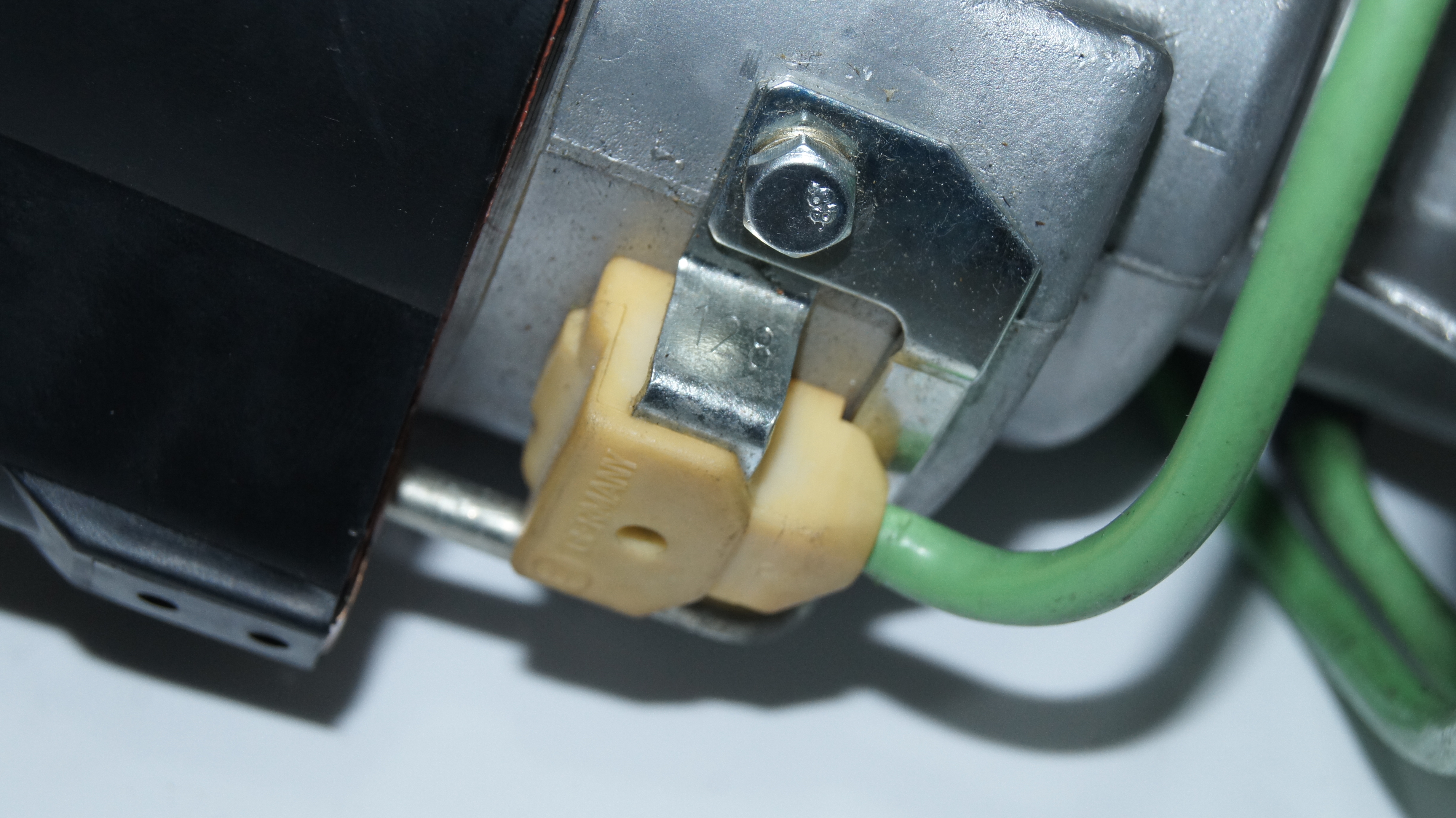 M116 380SLC 380SL 380SE Ignition distributor A0031581201 Bosch 0237401012 Bosch M116 380SLC 380SL 380SE Ignition distributor A0031581201 Bosch 0237401012 Bosch