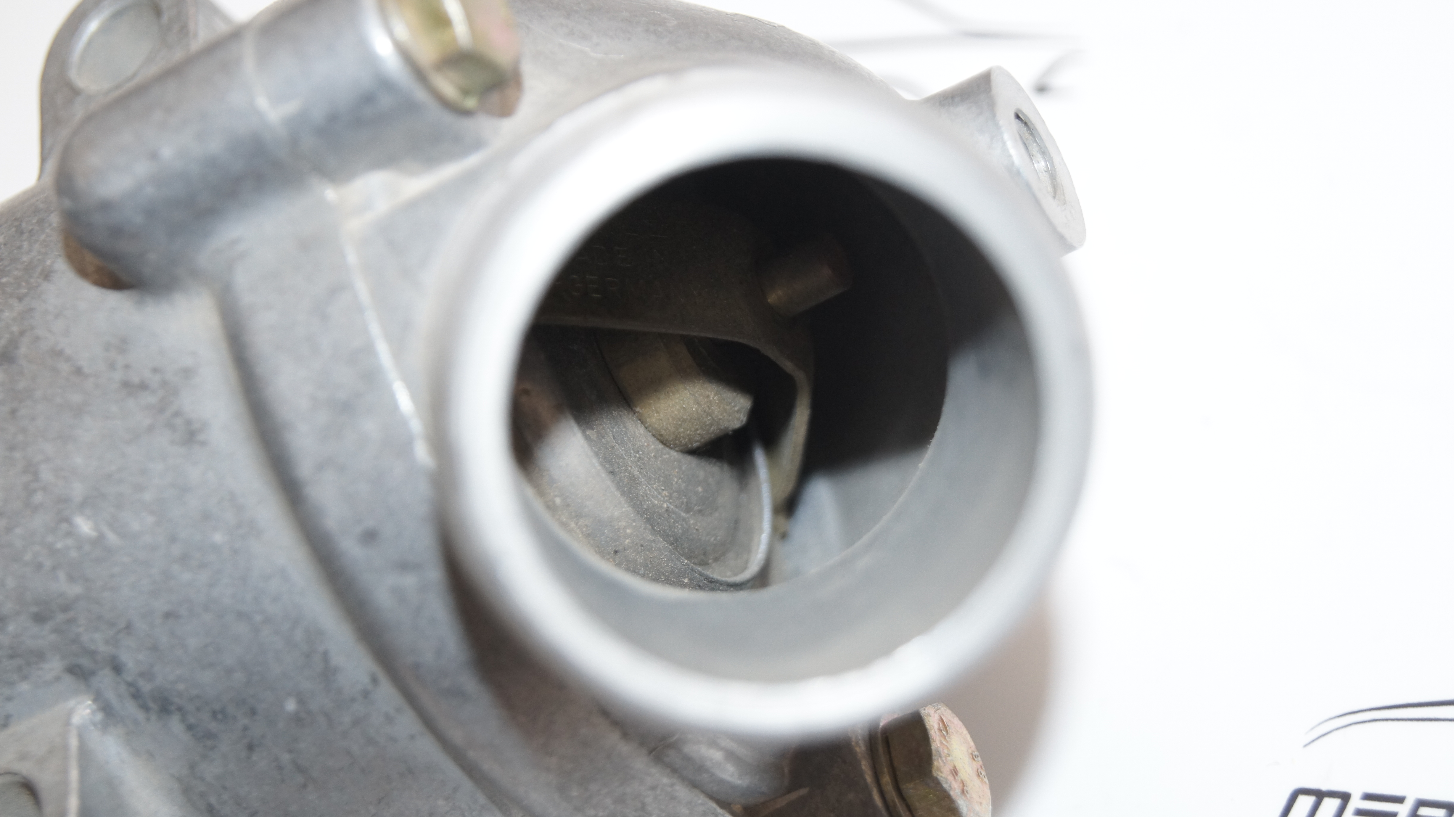 M102 thermostat housing with thermostat NEW NOS GENUINE Genuine Mercedes Part M102 thermostat housing with thermostat NEW NOS GENUINE Genuine Mercedes Part