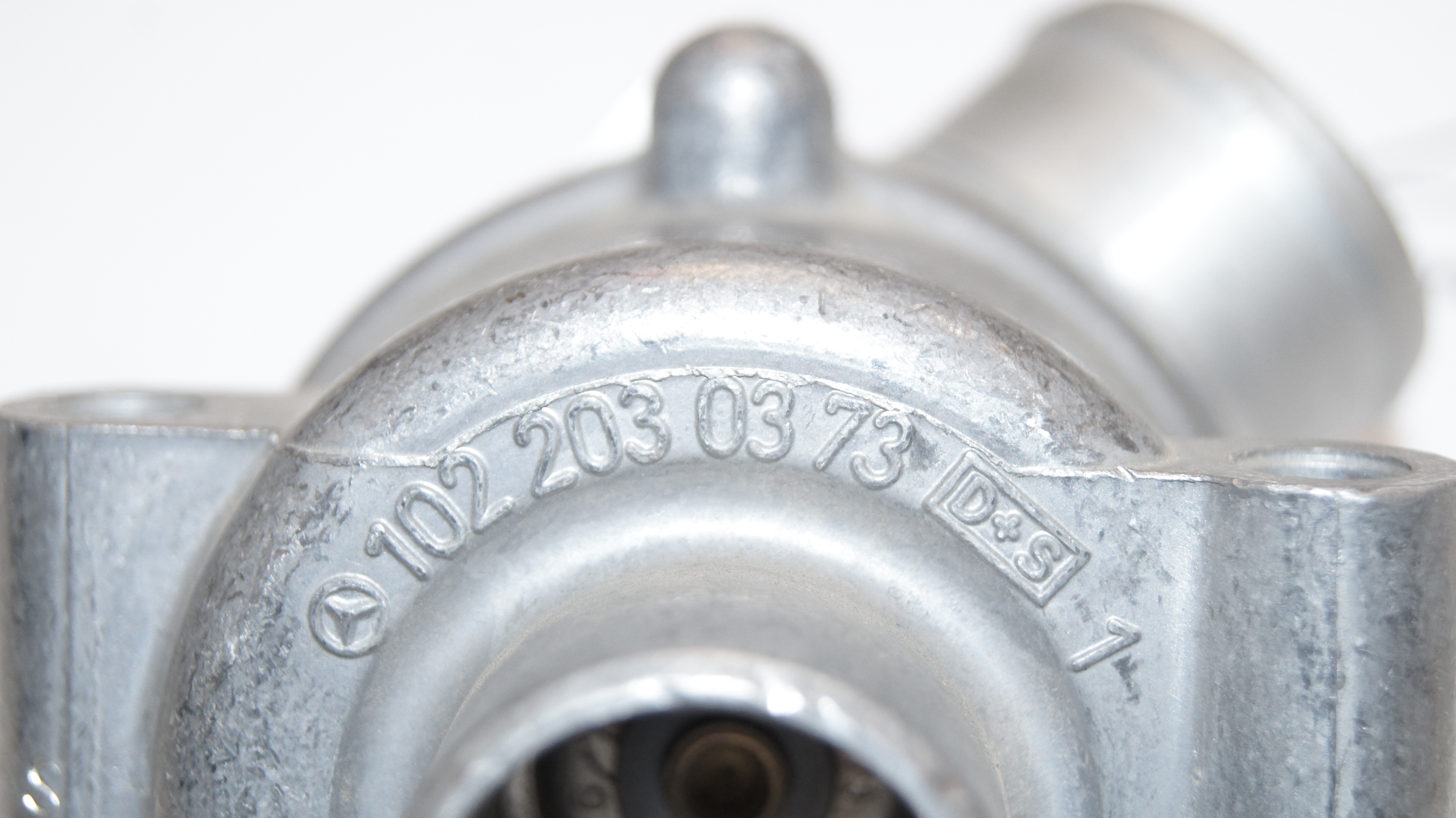 M102 thermostat housing with thermostat NEW NOS GENUINE Genuine Mercedes Part M102 thermostat housing with thermostat NEW NOS GENUINE Genuine Mercedes Part