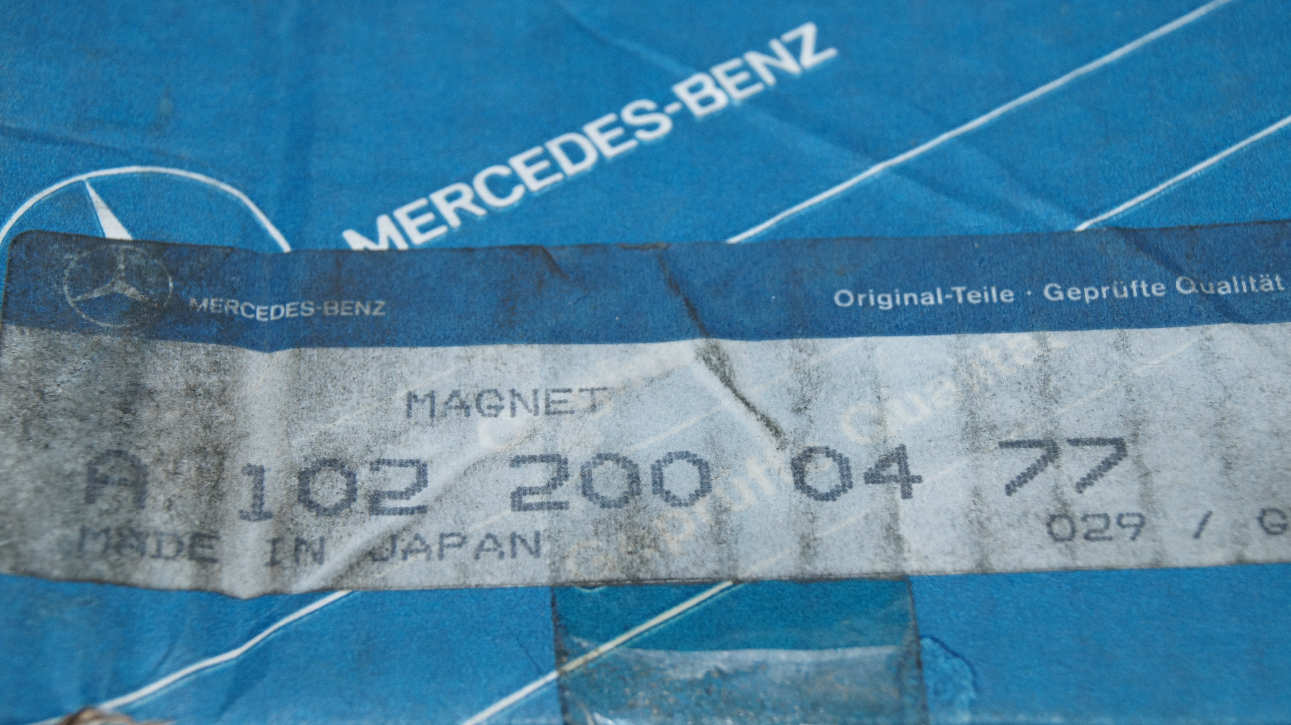A1022000477 M102 engine magnet Genuine Mercedes Part A1022000477 M102 engine magnet Genuine Mercedes Part