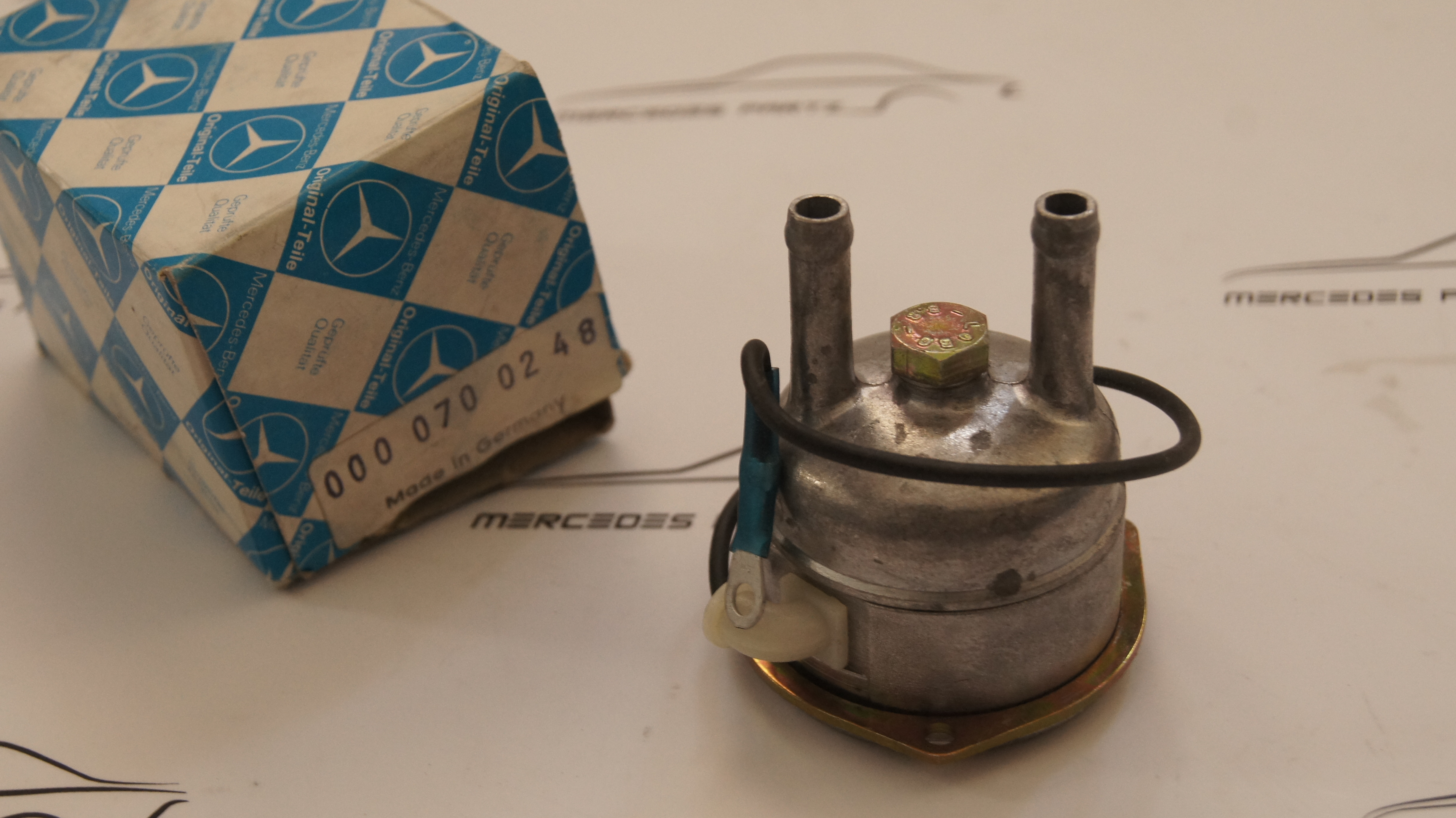 M102 choke cover A0000700248 Genuine Mercedes Part M102 choke cover A0000700248 Genuine Mercedes Part