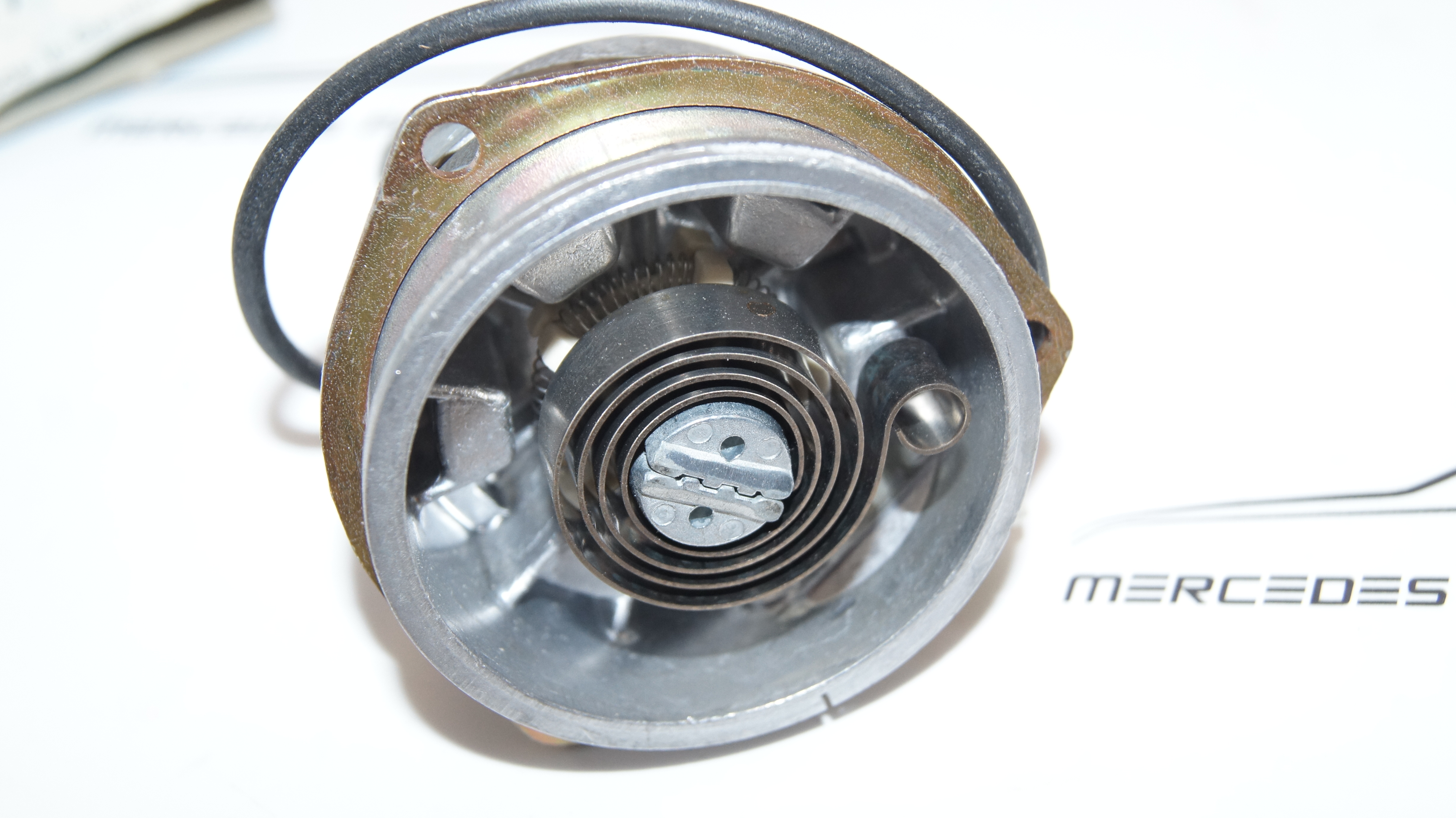 M102 choke cover A0000700248 Genuine Mercedes Part M102 choke cover A0000700248 Genuine Mercedes Part