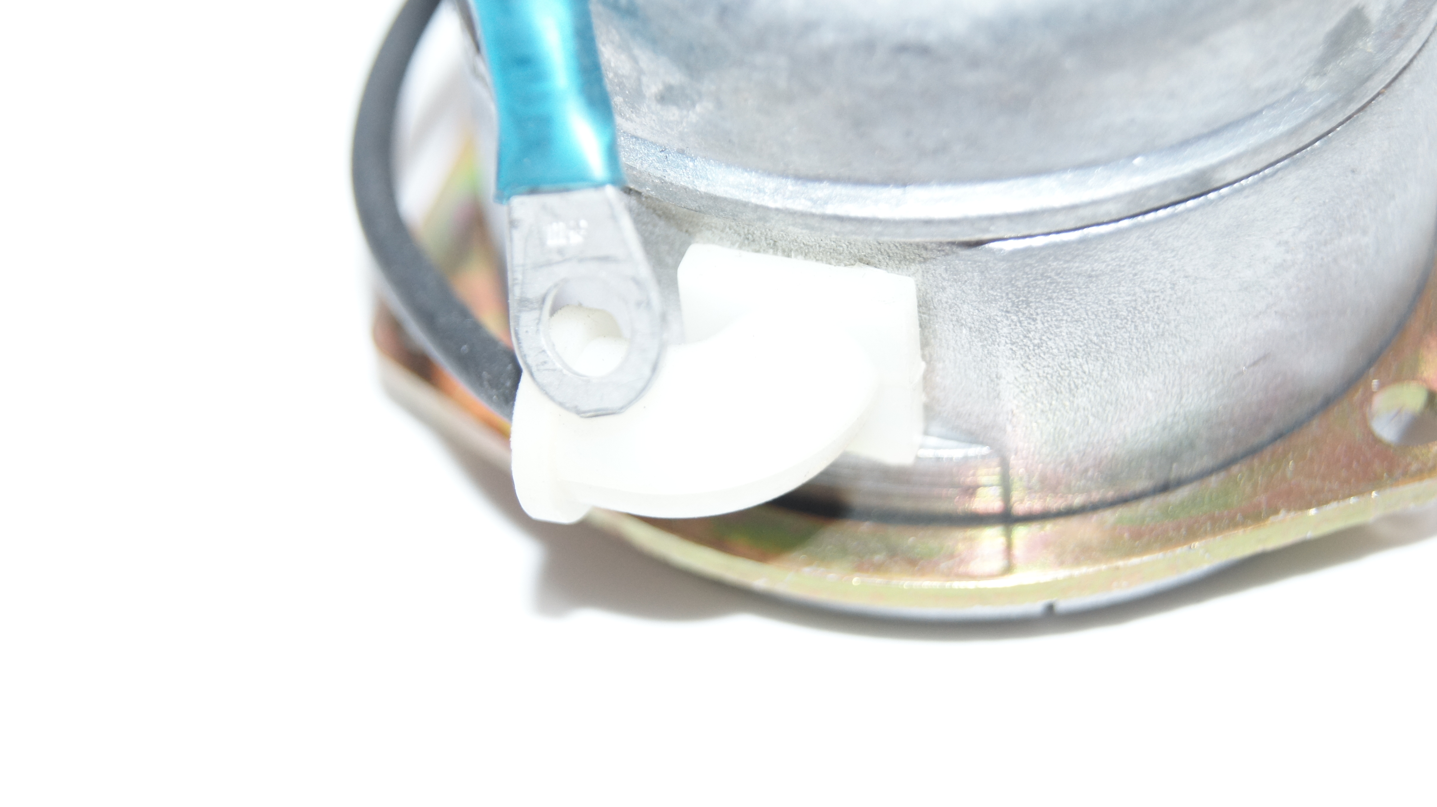 M102 choke cover A0000700248 Genuine Mercedes Part M102 choke cover A0000700248 Genuine Mercedes Part