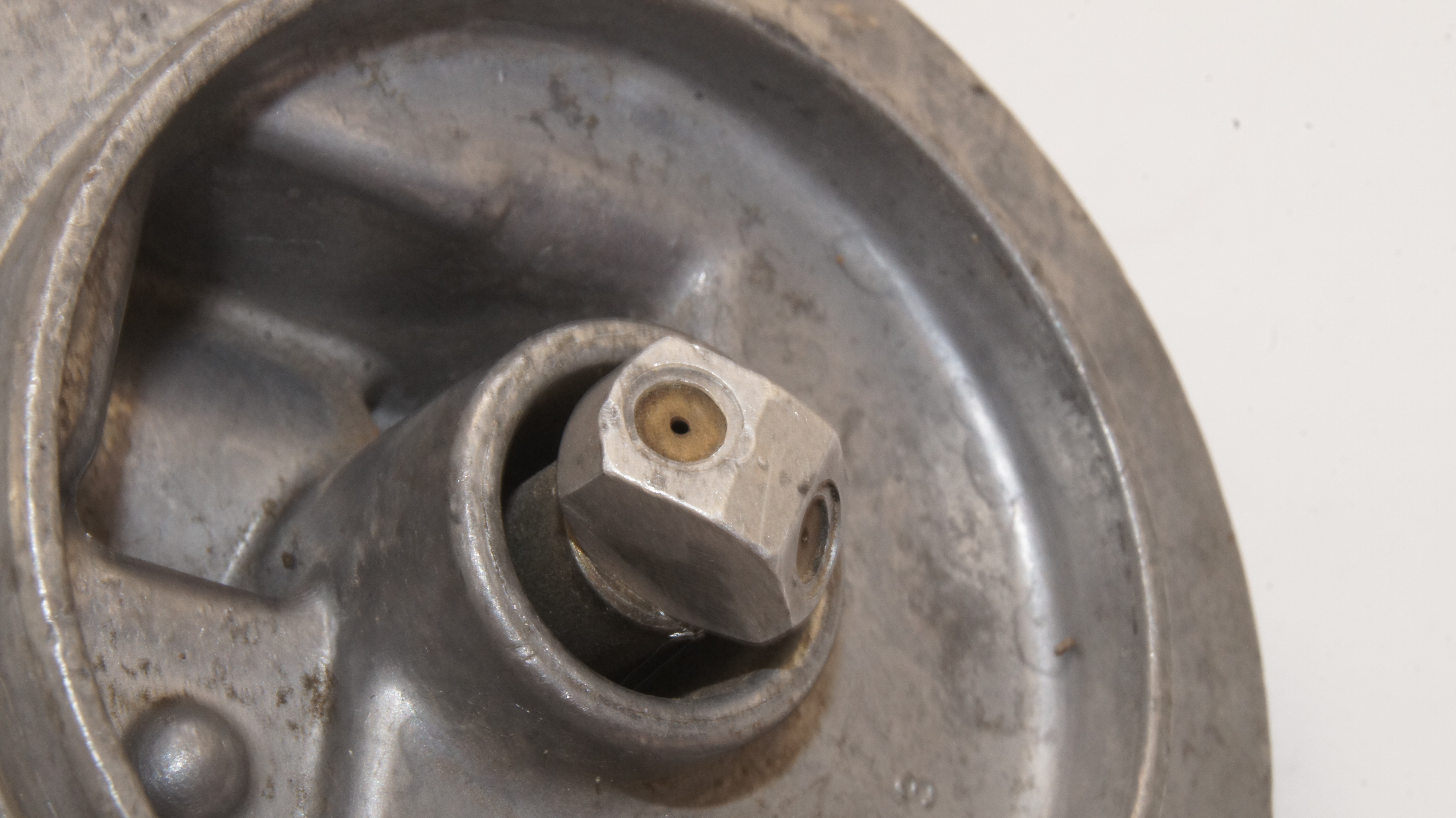 A0000712137 M100 M127 M189 cold start valve nozzle cover Bosch A0000712137 M100 M127 M189 cold start valve nozzle cover Bosch