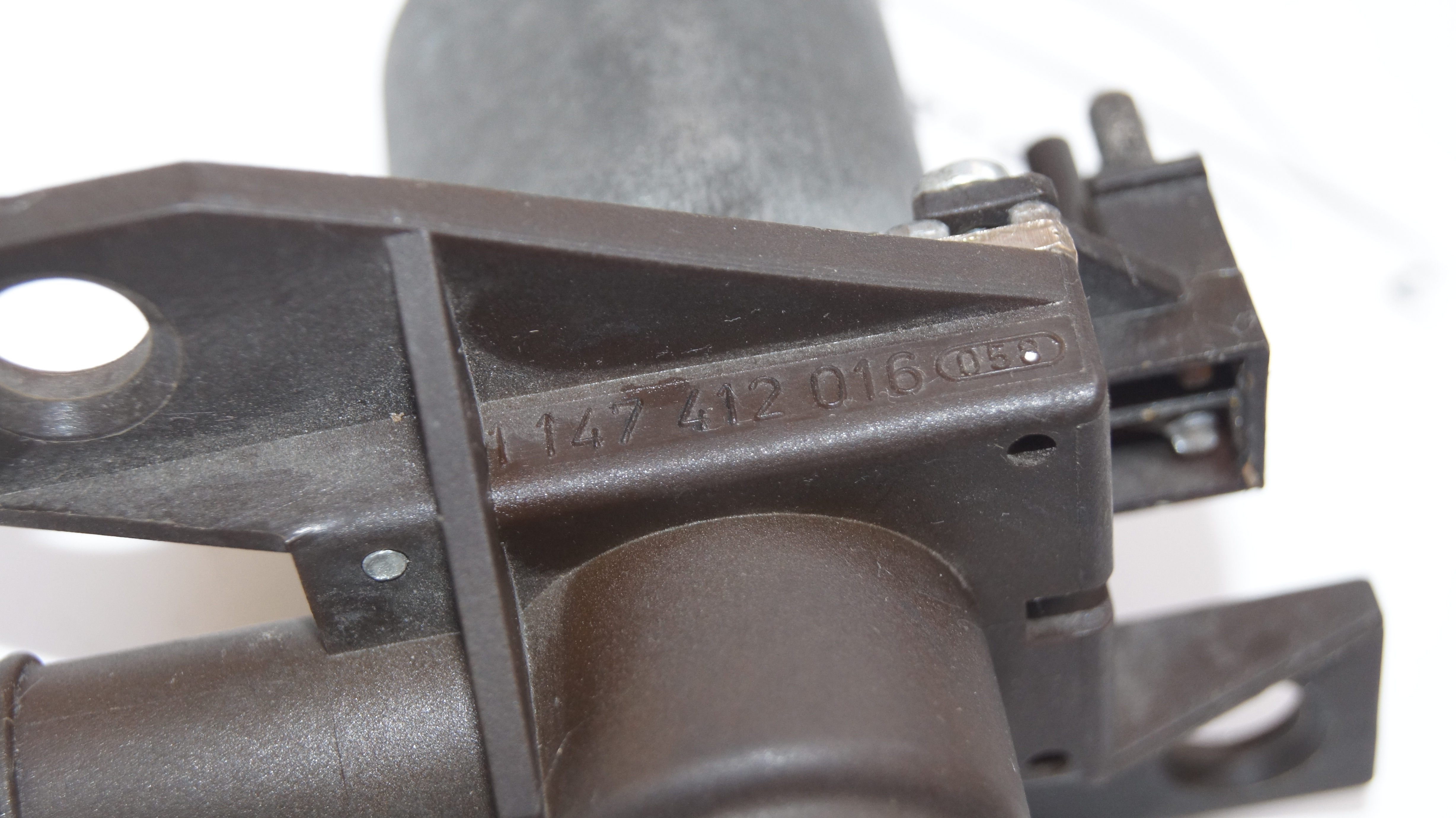 A0008307284 , 1147412016 , W124 R129 heater valve