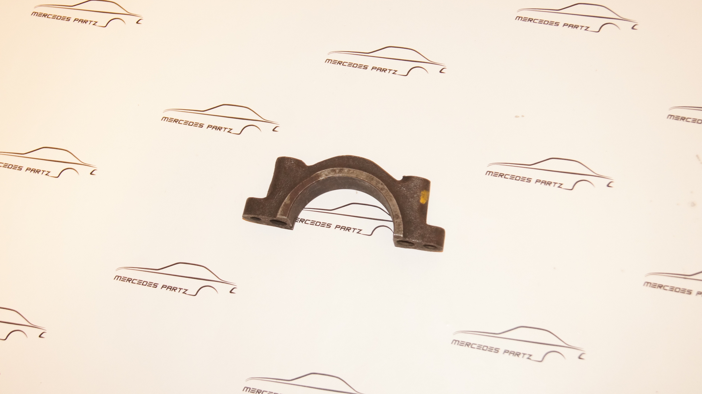 A1210111212 crankshaft bearing cap for 2nd crankshaft bearing USED M121 OM621 Genuine Mercedes Part A1210111212 crankshaft bearing cap for 2nd crankshaft bearing USED M121 OM621 Genuine Mercedes Part