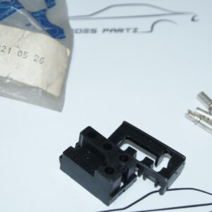 A0008210526 , A0008262326 , W116 rear heated window pane 4 pole switch socket