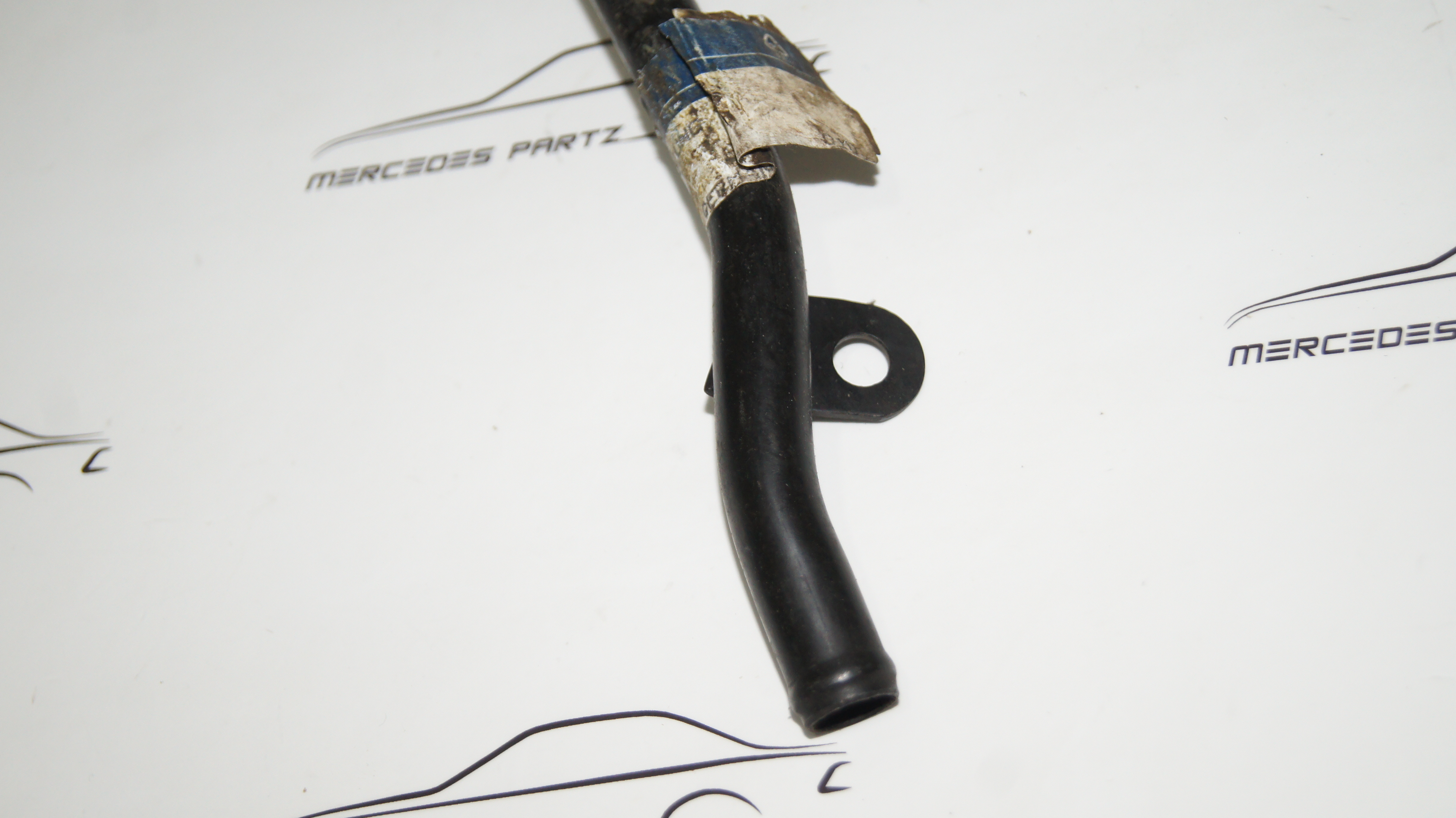 Mercedes M110 engine cooling water pipe connection Genuine Mercedes Part Mercedes M110 engine cooling water pipe connection Genuine Mercedes Part