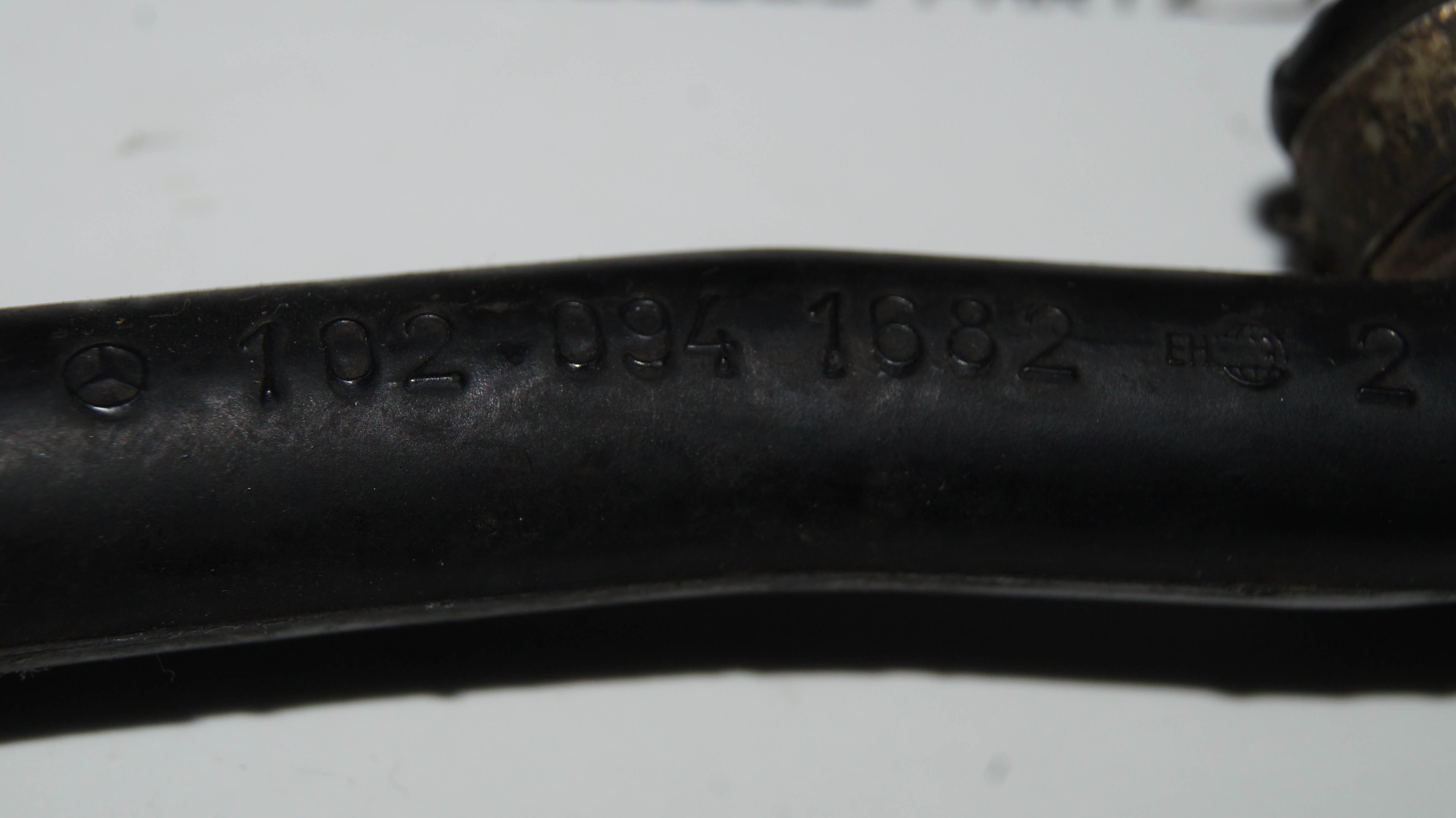 M102 hose USED Genuine Mercedes Part M102 hose USED Genuine Mercedes Part