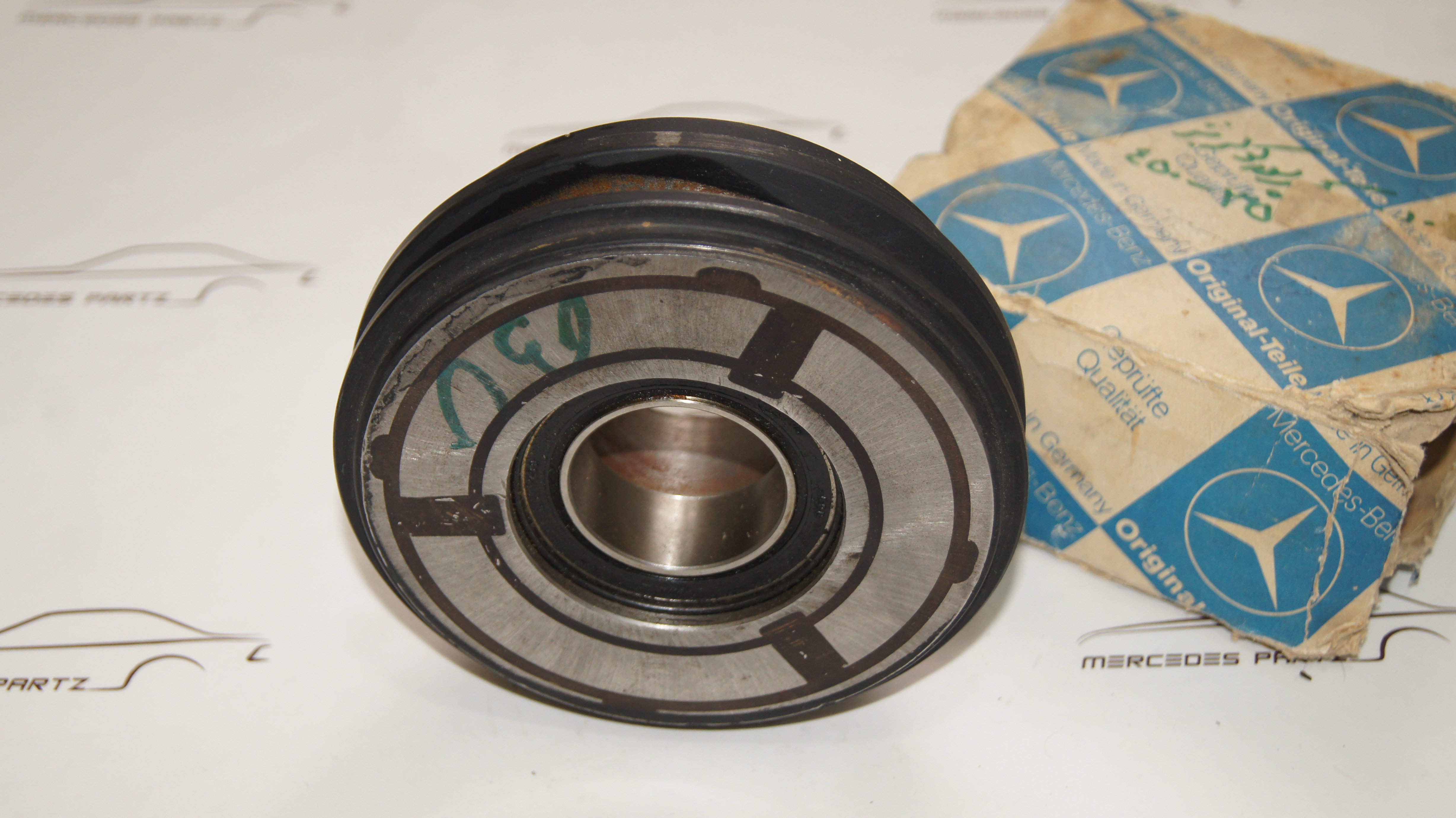 NOS M100 M116 M117 Air Compressor coupling Genuine Mercedes Part NOS M100 M116 M117 Air Compressor coupling Genuine Mercedes Part