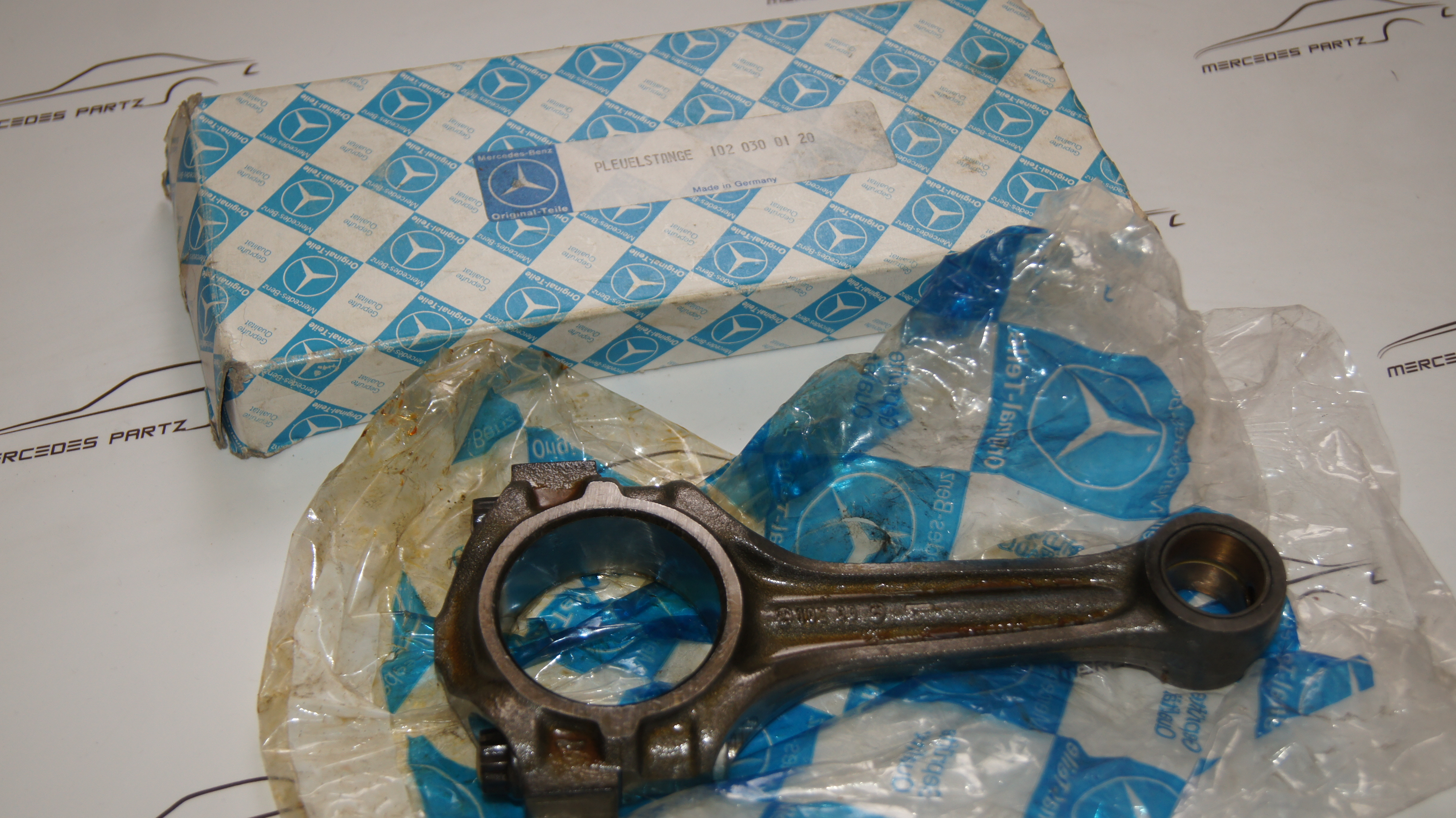M102 connecting rod A1020300120 NOS Genuine Mercedes Part M102 connecting rod A1020300120 NOS Genuine Mercedes Part