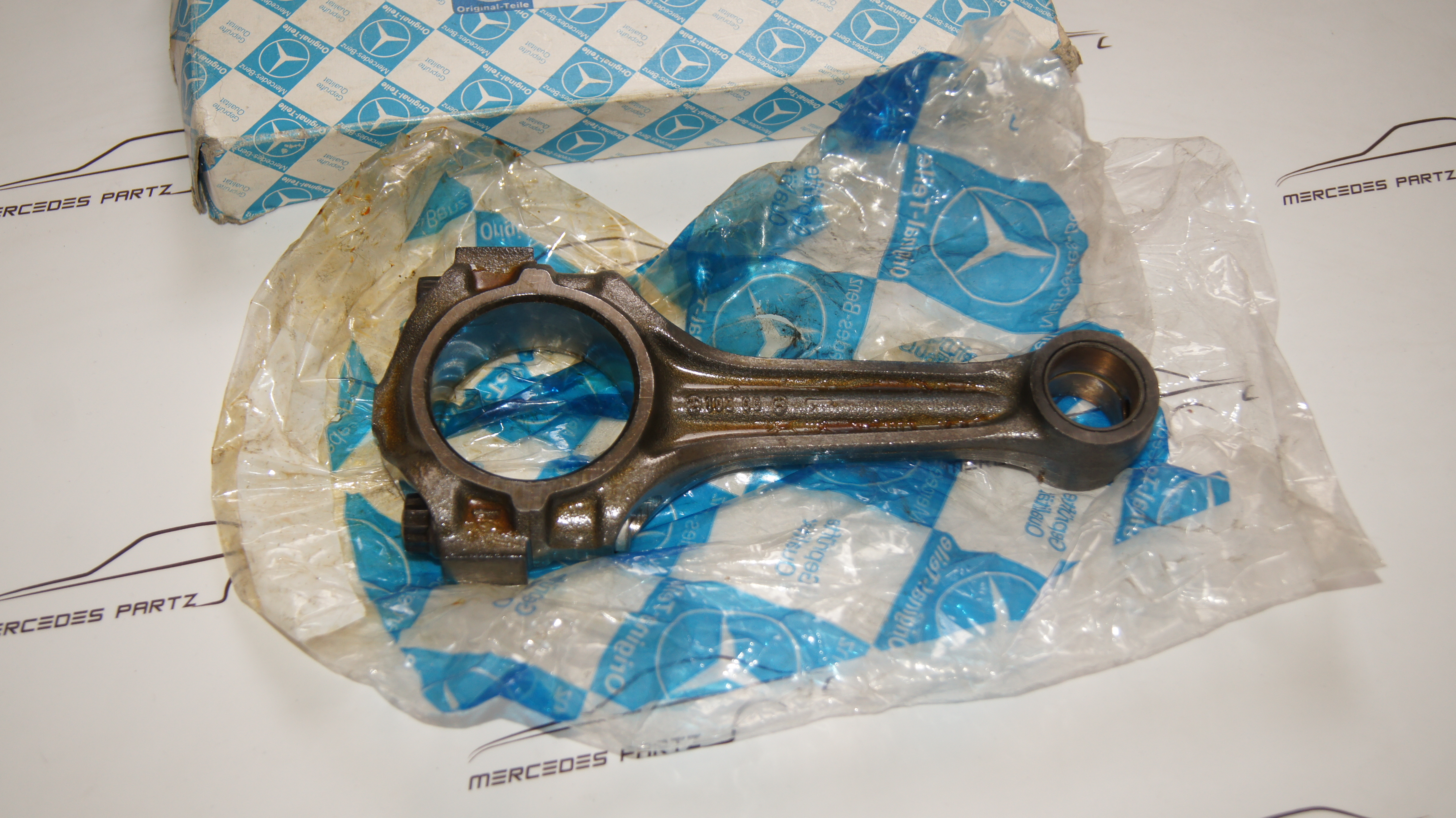 M102 connecting rod A1020300120 NOS Genuine Mercedes Part M102 connecting rod A1020300120 NOS Genuine Mercedes Part