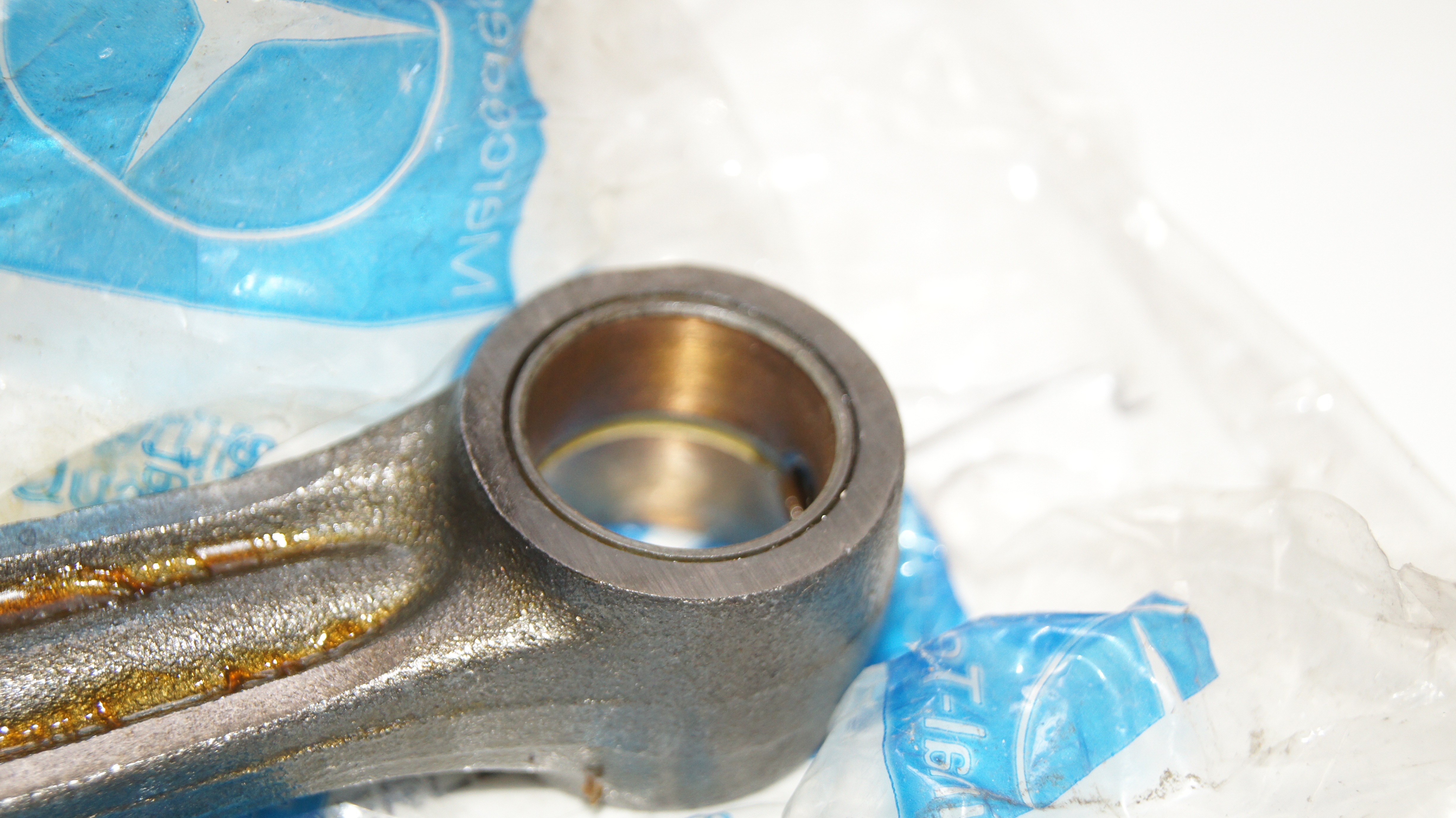 M102 connecting rod A1020300120 NOS Genuine Mercedes Part M102 connecting rod A1020300120 NOS Genuine Mercedes Part