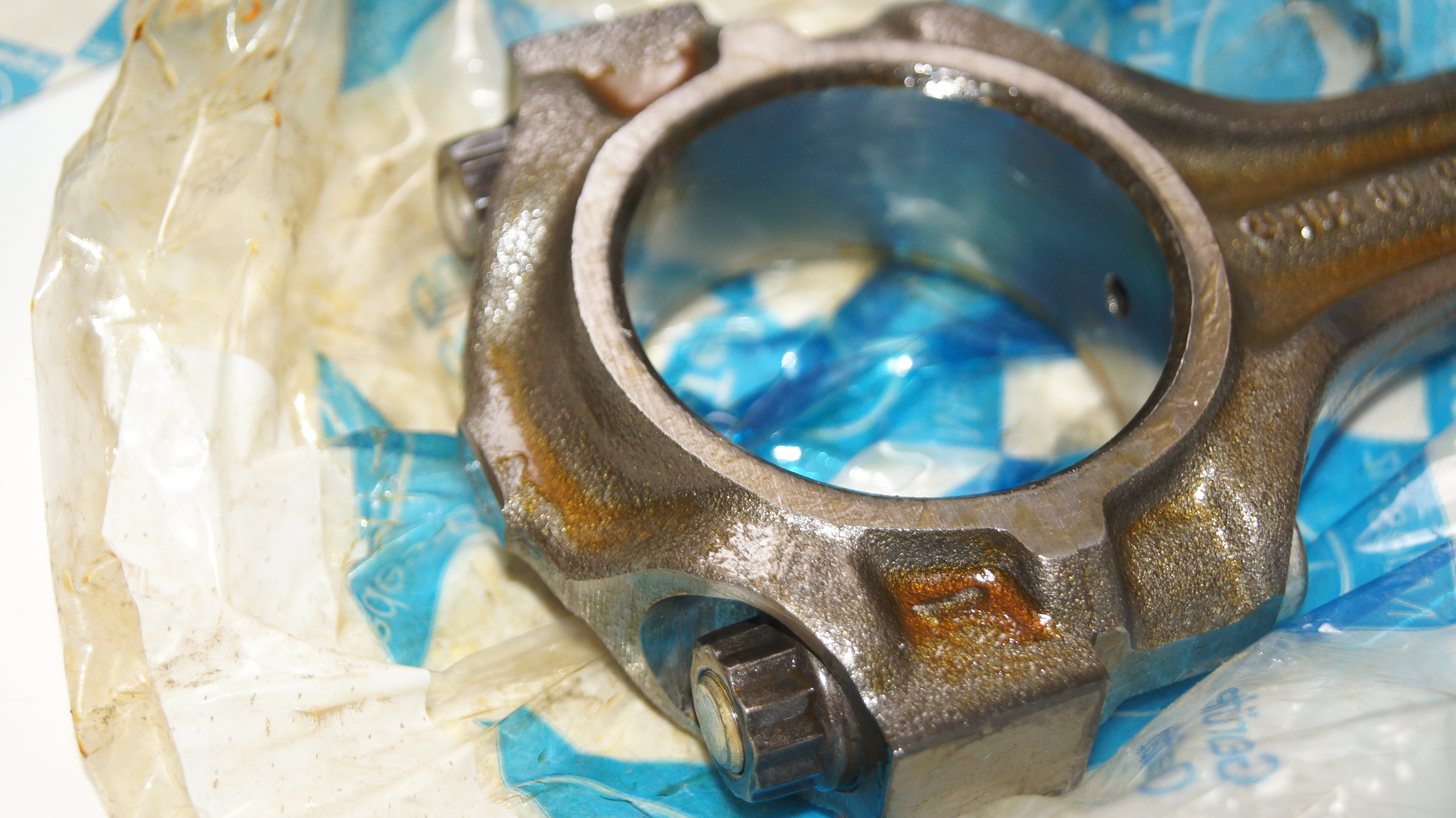 M102 connecting rod A1020300120 NOS Genuine Mercedes Part M102 connecting rod A1020300120 NOS Genuine Mercedes Part