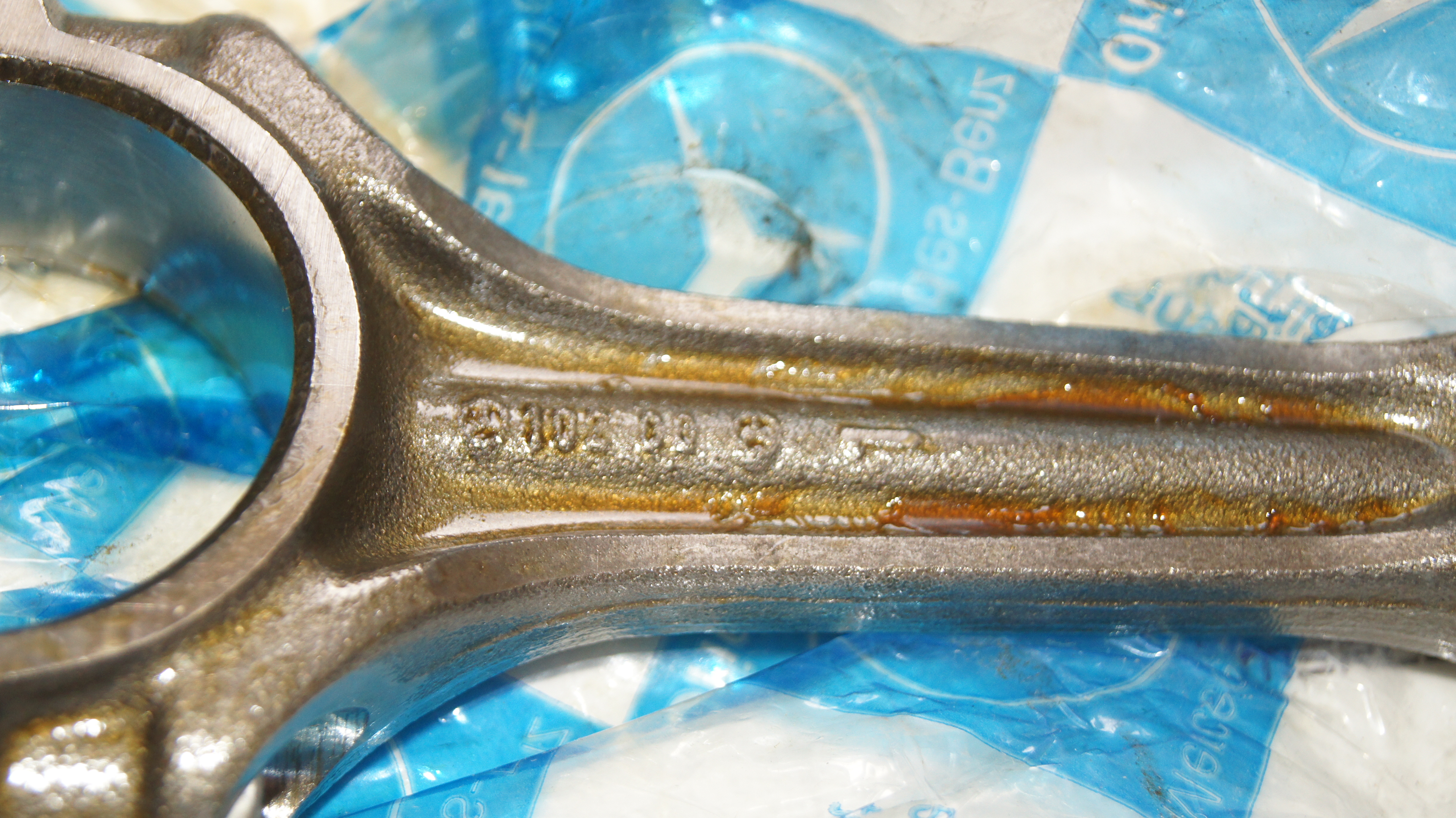 M102 connecting rod A1020300120 NOS Genuine Mercedes Part M102 connecting rod A1020300120 NOS Genuine Mercedes Part