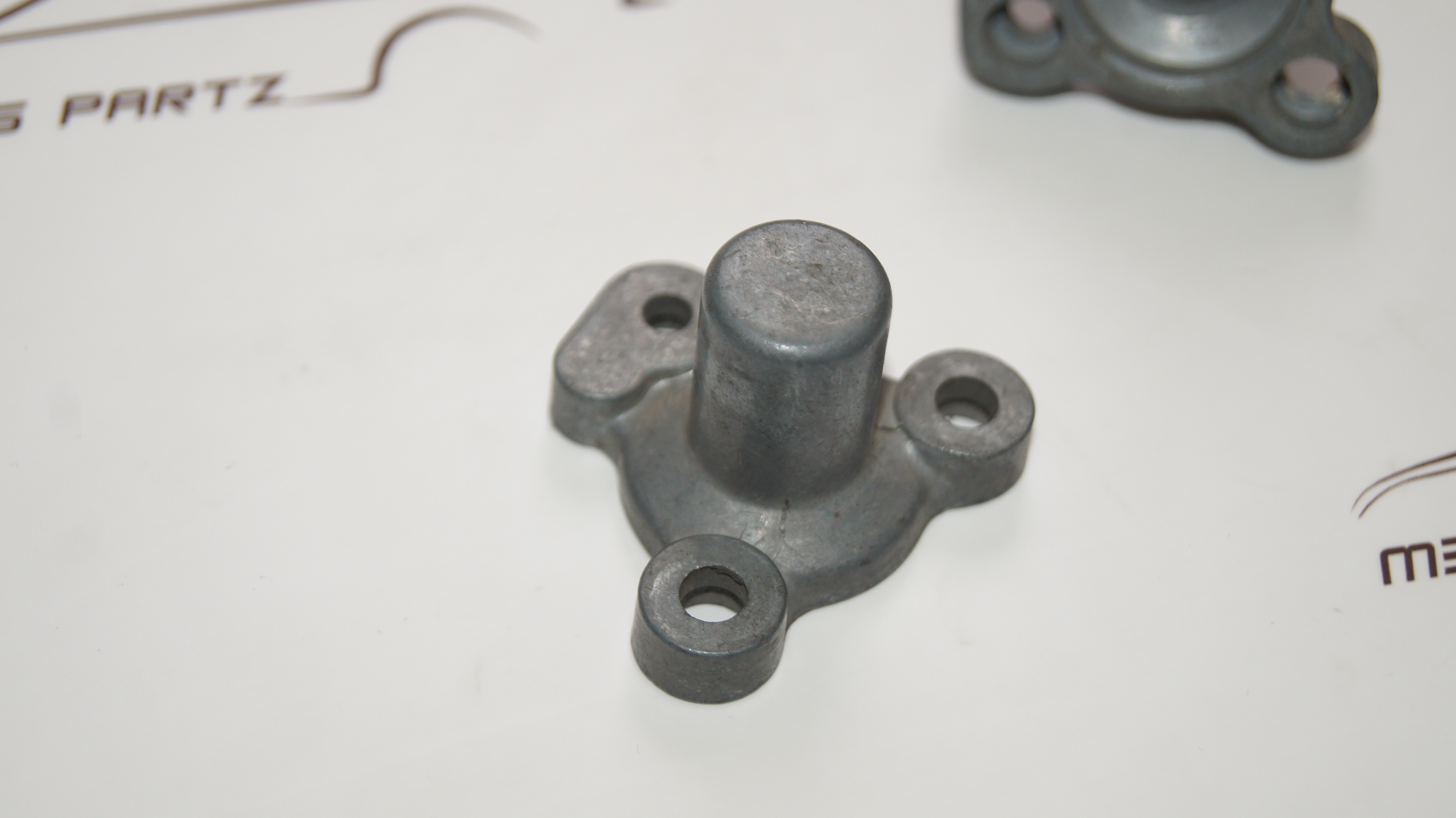 M108 M114 M130 M180 carburetor cover Genuine Mercedes Part M108 M114 M130 M180 carburetor cover Genuine Mercedes Part