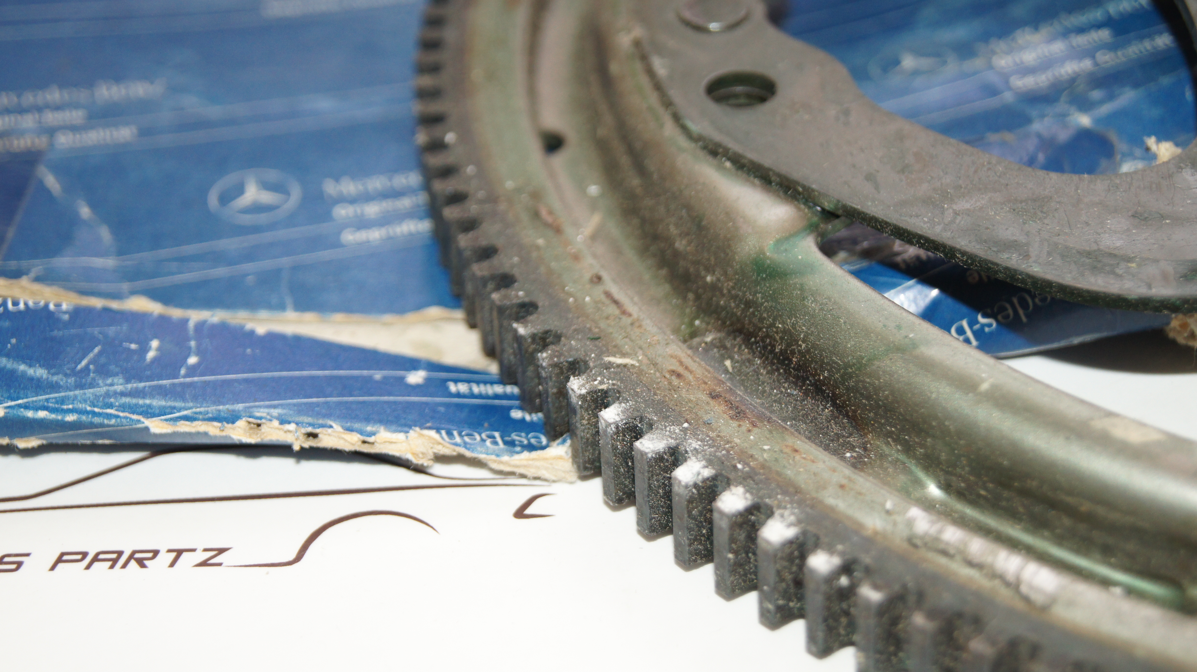 M102 flywheel ring gear Genuine Mercedes Part M102 flywheel ring gear Genuine Mercedes Part