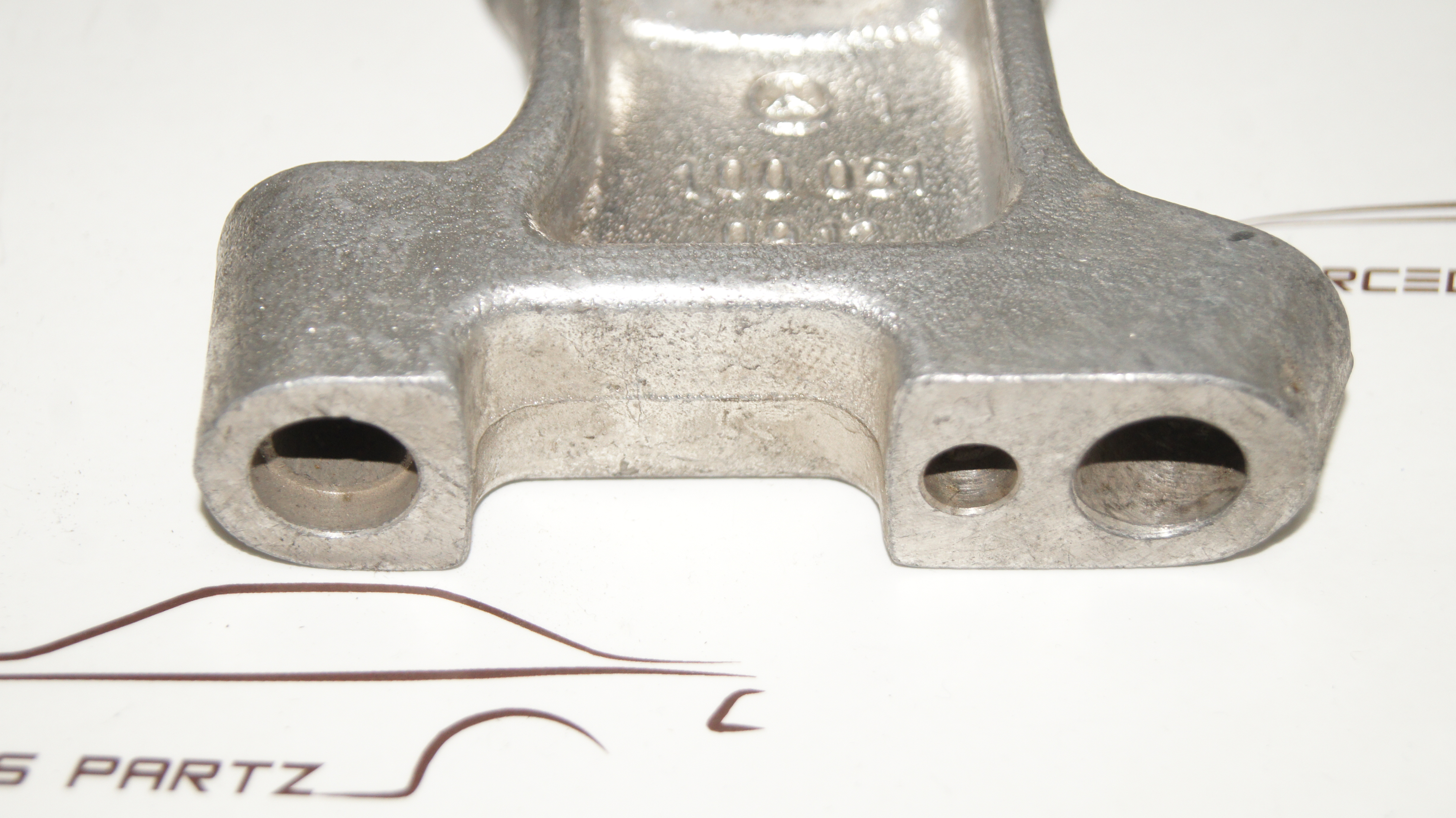 M100 camshaft tower bearing Genuine Mercedes Part M100 camshaft tower bearing Genuine Mercedes Part