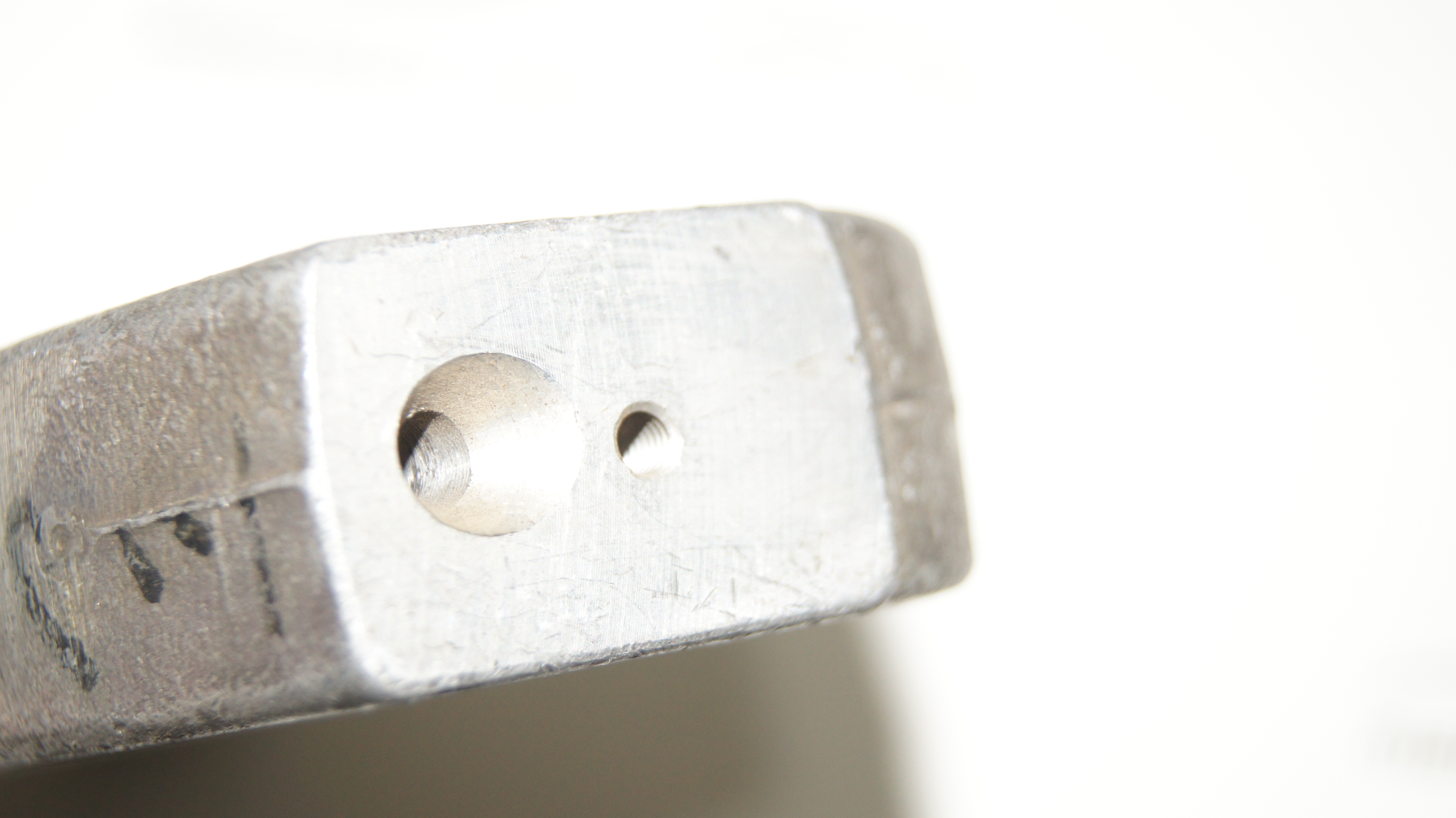 M100 engine camshaft tower bearing with hole Genuine Mercedes Part M100 engine camshaft tower bearing with hole Genuine Mercedes Part