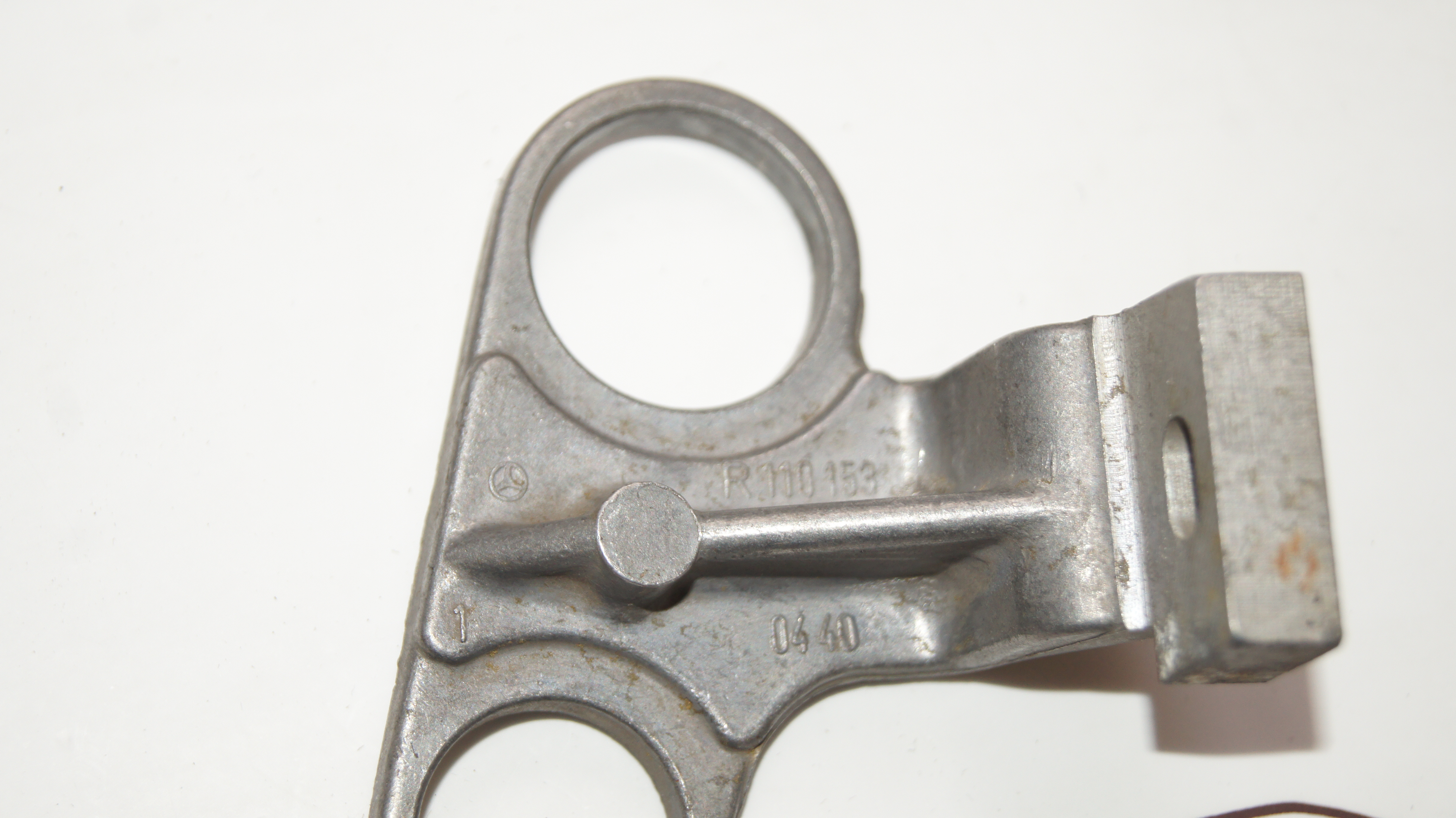 M110 TDC sender unit bracket Genuine Mercedes Part M110 TDC sender unit bracket Genuine Mercedes Part