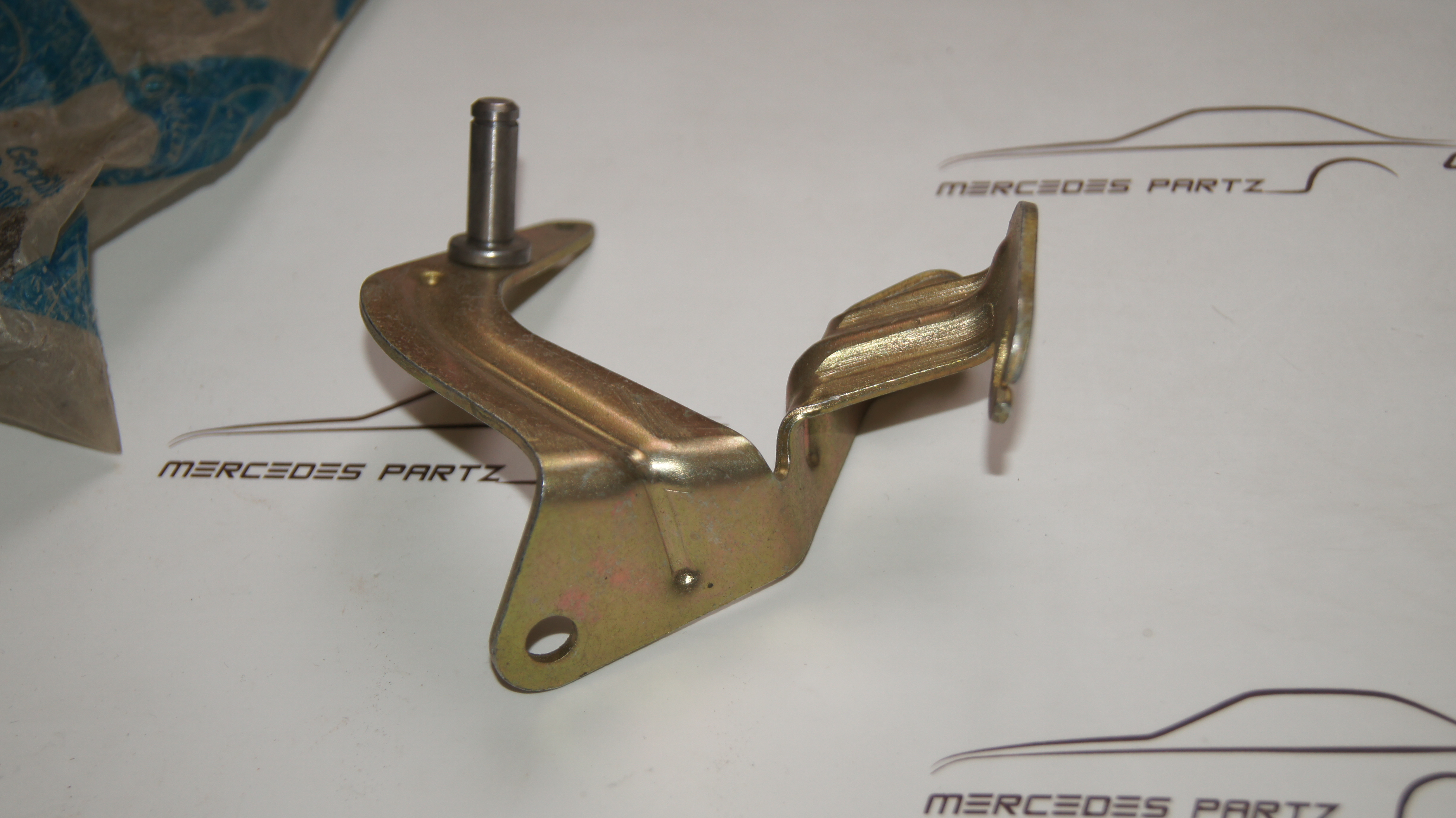 M116 M117 injection cable bracket Genuine Mercedes Part M116 M117 injection cable bracket Genuine Mercedes Part