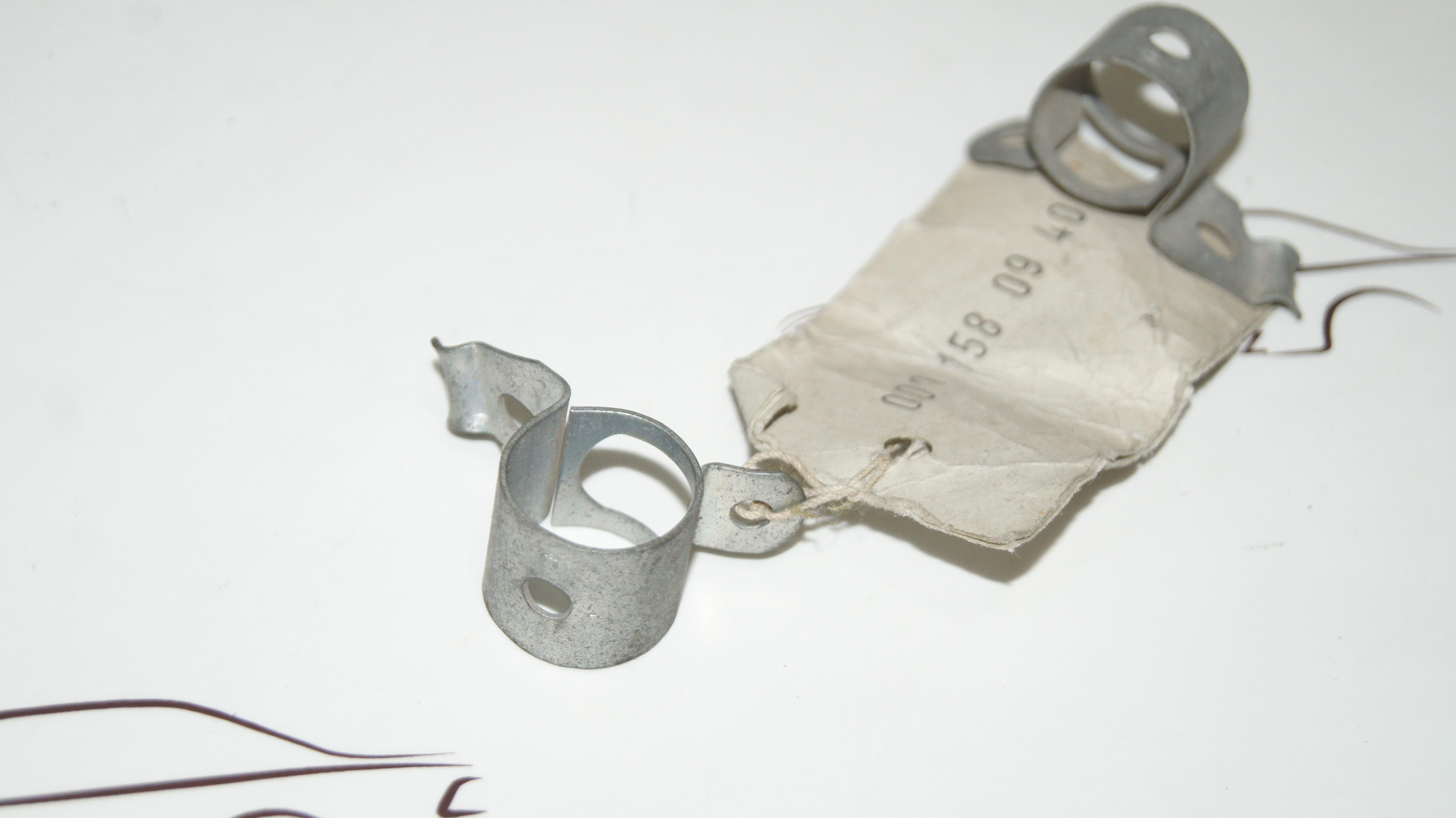 M108 M129 M127 M130 M180 ignition distributor condenser bracket Genuine Mercedes Part M108 M129 M127 M130 M180 ignition distributor condenser bracket Genuine Mercedes Part