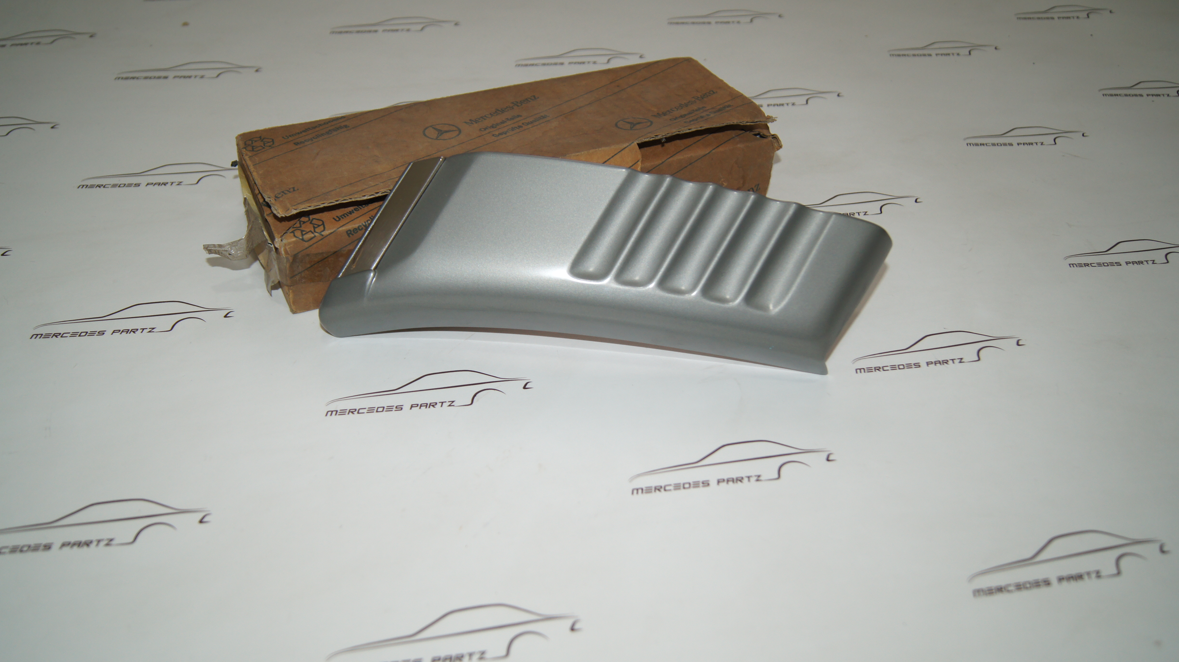 メルセデスーベンツ126-560SEL外装部品右フエンダー販売